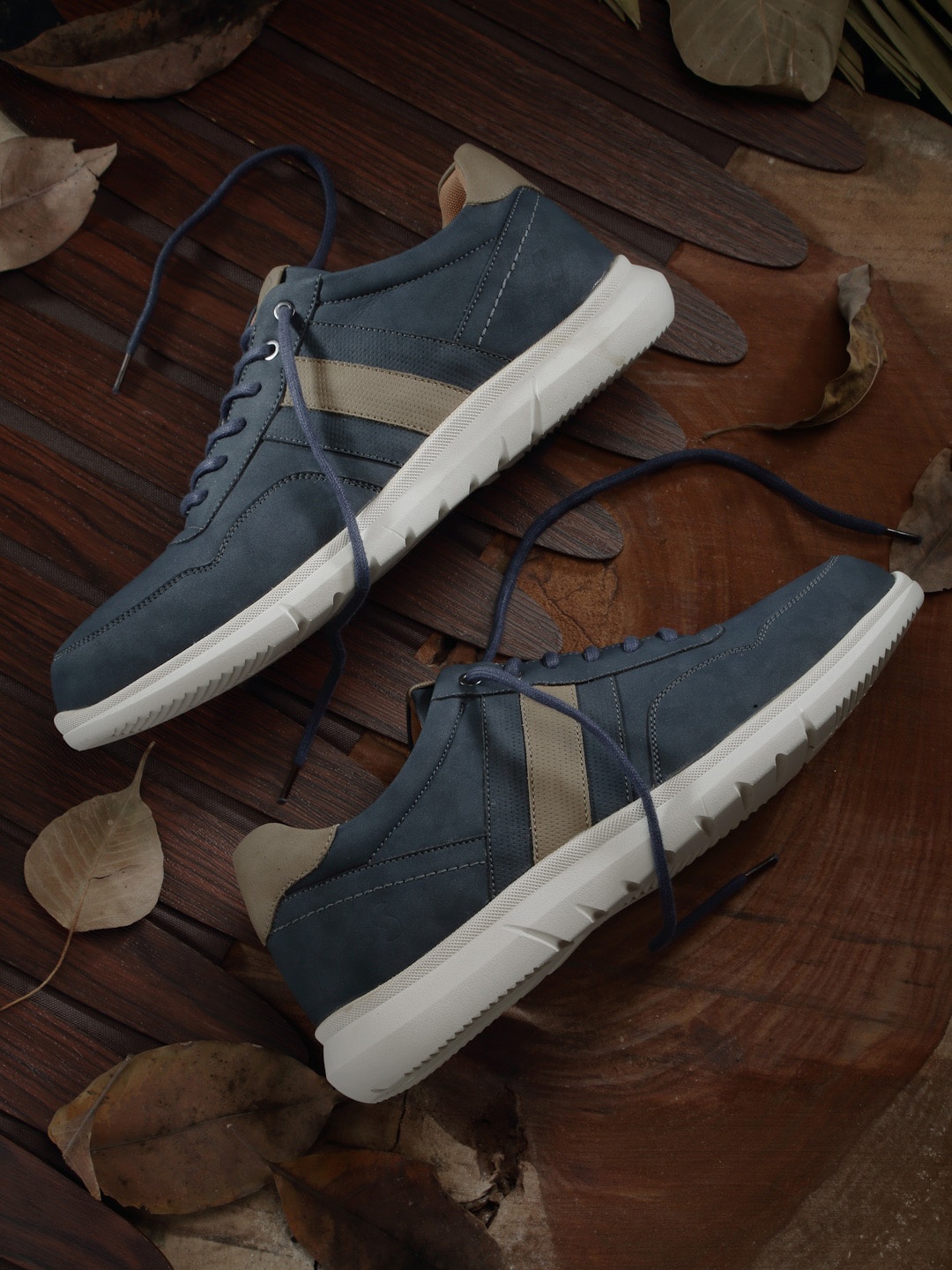Solethreads Men Colourblocked Memory Foam Contrast Sole Lace-Ups Sneakers, Navy blue
Solethreads Men Colourblocked Memory Foam Contrast Sole Lace-Ups Sneakers, Navy blue
