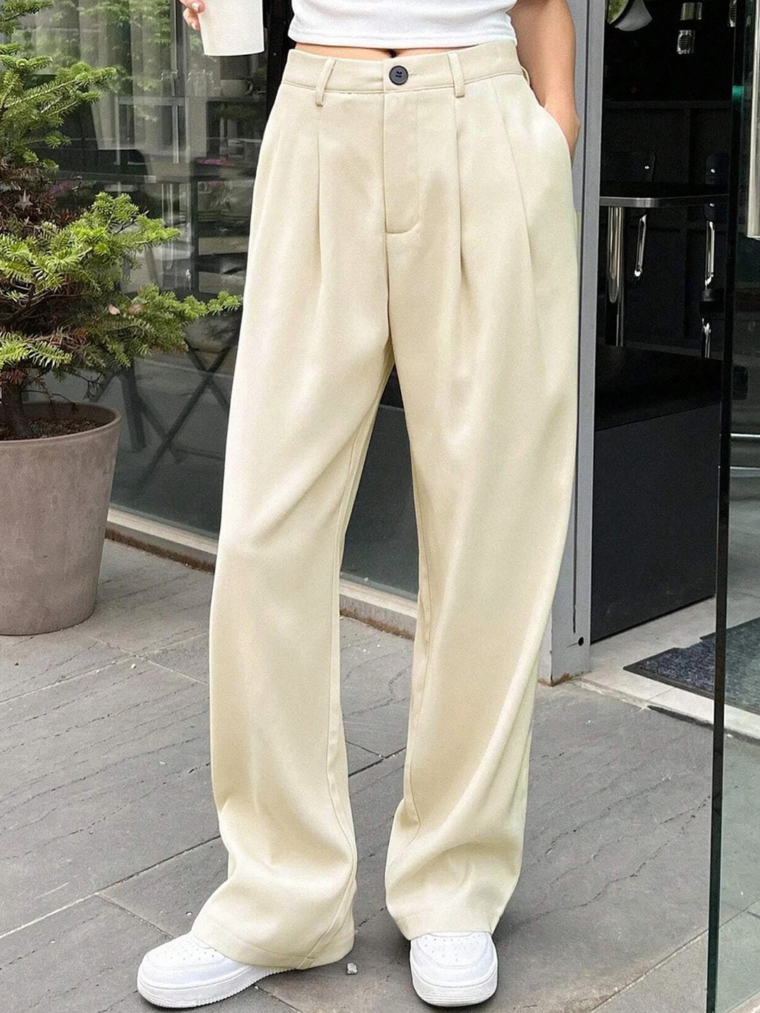 KOTTY BIZwear Women Beige Relaxed Straight Leg Straight Fit High-Rise Easy Wash Pleated Trousers
KOTTY BIZwear Women Beige Relaxed Straight Leg Straight Fit High-Rise Easy Wash Pleated Trousers