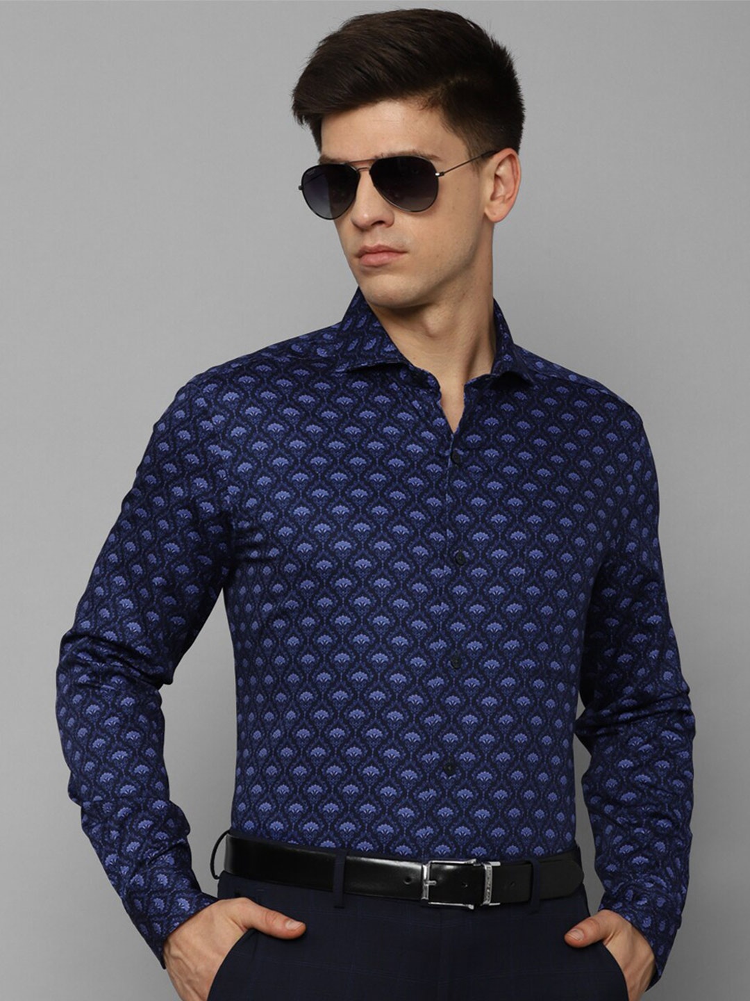 Louis Philippe Slim Fit Floral Printed Pure Cotton Formal Shirt, Navy blue