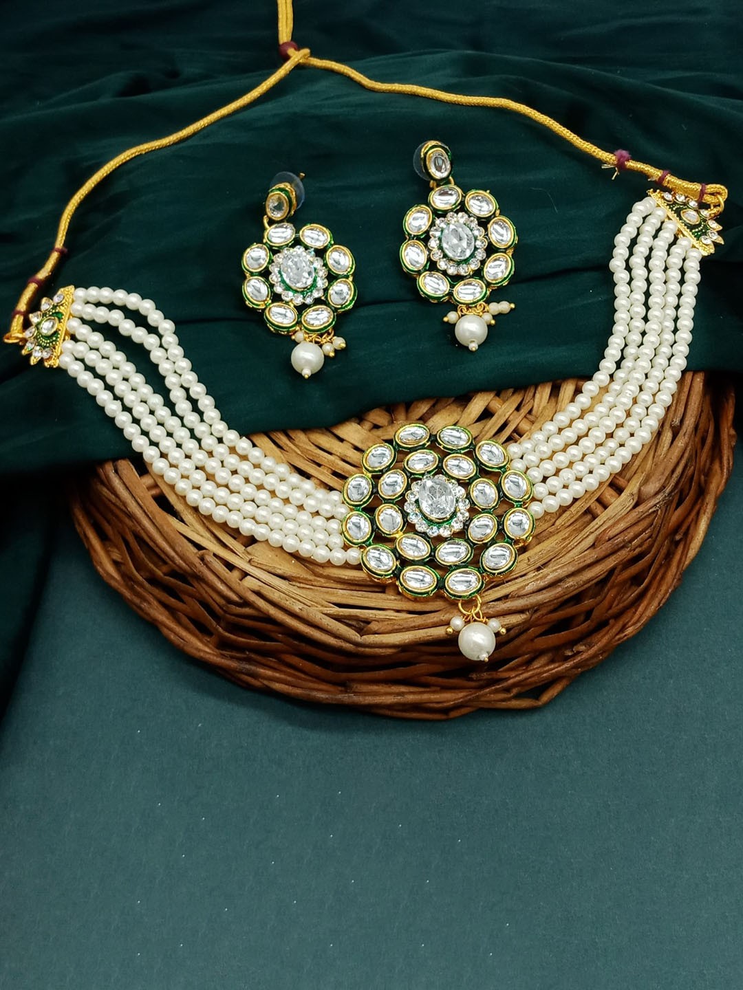 AASHISH IMITATION Gold-Plated Stone Studded & Beaded Choker Jewellery Set, White
AASHISH IMITATION Gold-Plated Stone Studded & Beaded Choker Jewellery Set, White