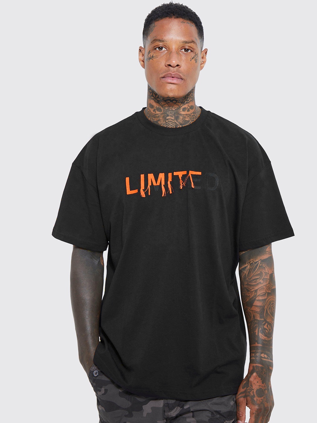 boohooMAN Oversized Printed Drop-Shoulder Sleeves Pure Cotton Longline T-shirt, Black
boohooMAN Oversized Printed Drop-Shoulder Sleeves Pure Cotton Longline T-shirt, Black