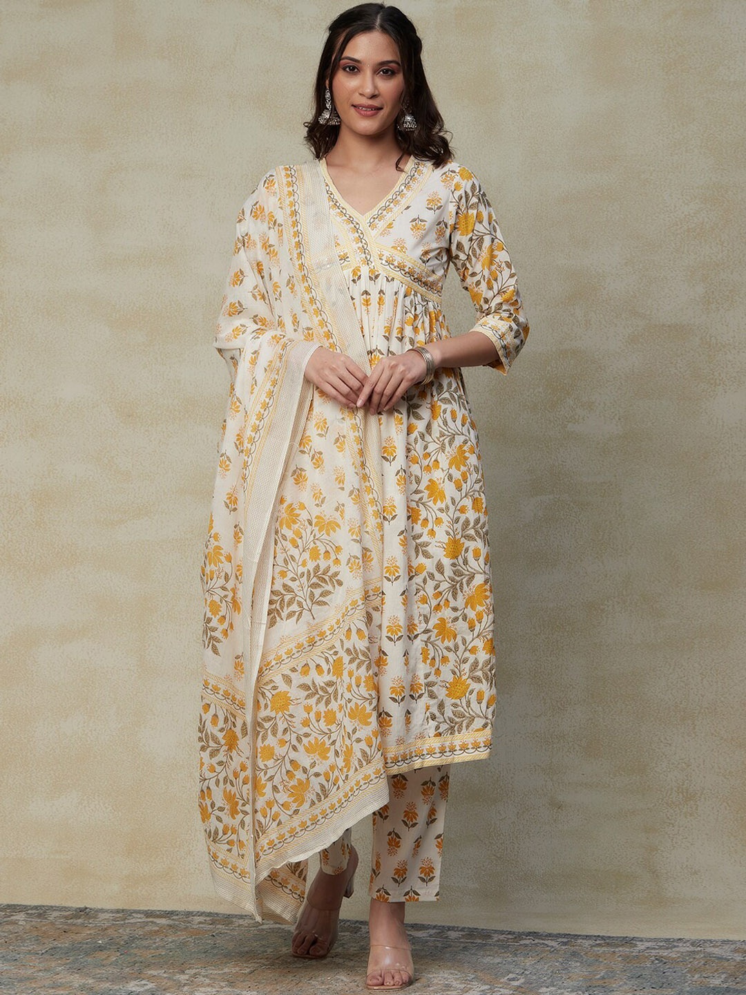 FASHOR Yellow Floral Printed Mirror Work Pure Cotton Kurta With Trousers & With Dupatta
FASHOR Yellow Floral Printed Mirror Work Pure Cotton Kurta With Trousers & With Dupatta