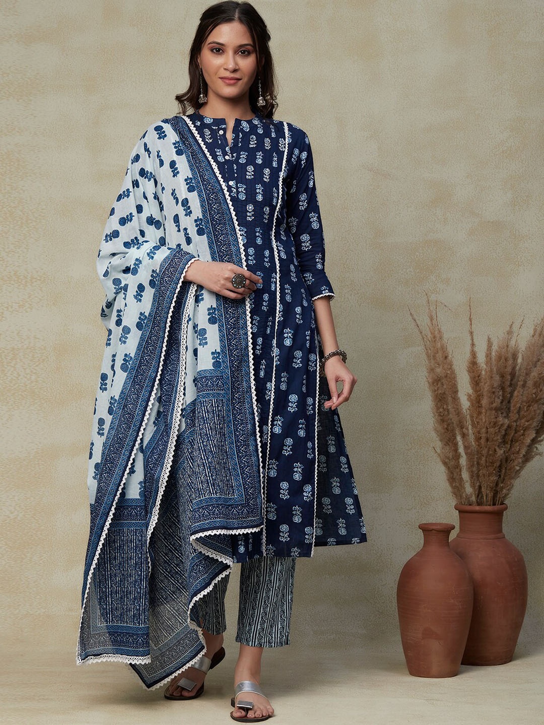 FASHOR Blue & White Ethnic Motifs Printed Pure Cotton Kurta With Trousers & With Dupatta
FASHOR Blue & White Ethnic Motifs Printed Pure Cotton Kurta With Trousers & With Dupatta