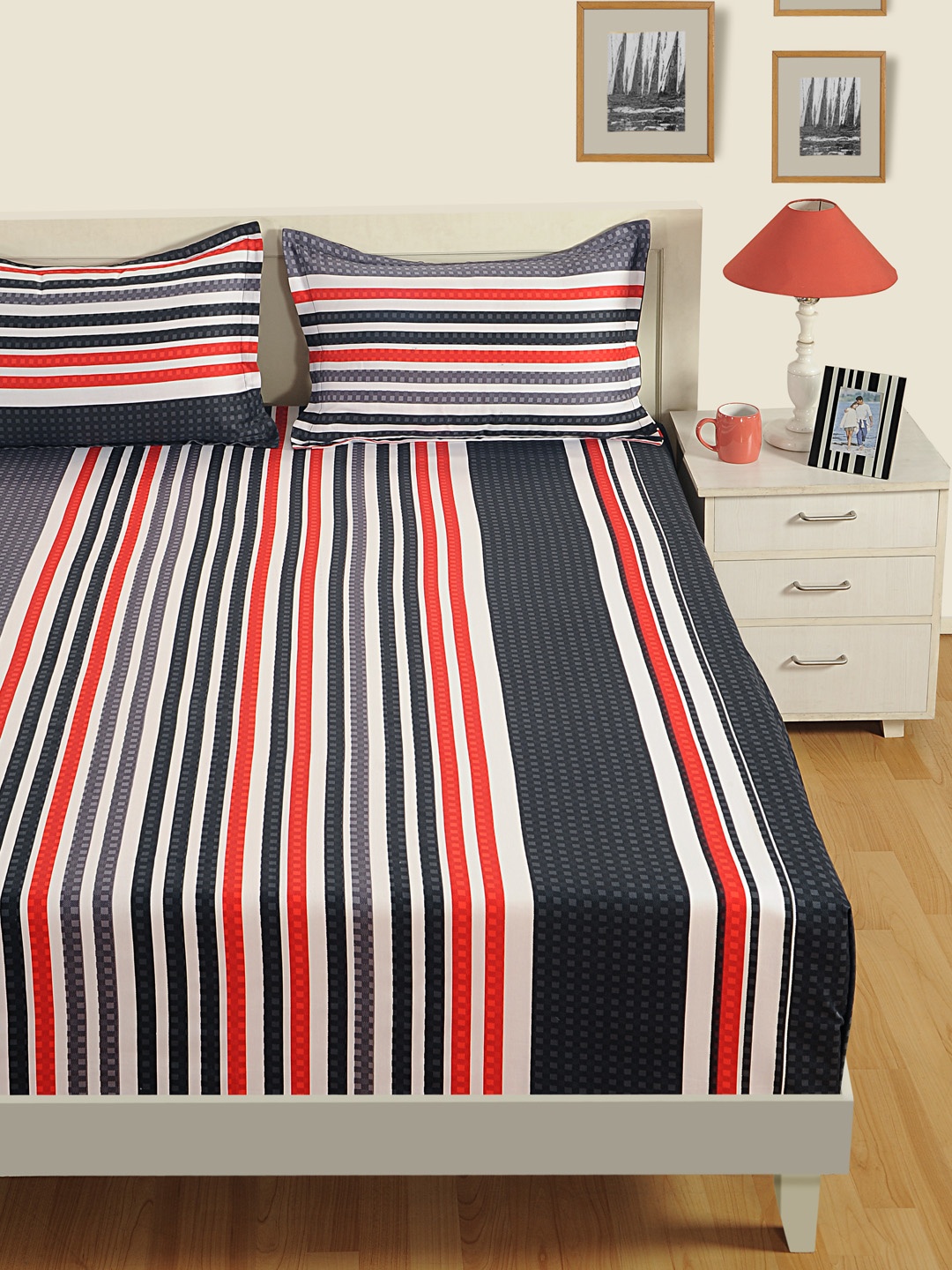 SWAYAM Grey & White Geometric Flat 250 TC Cotton 1 King Bedsheet with 2 Pillow Covers
SWAYAM Grey & White Geometric Flat 250 TC Cotton 1 King Bedsheet with 2 Pillow Covers