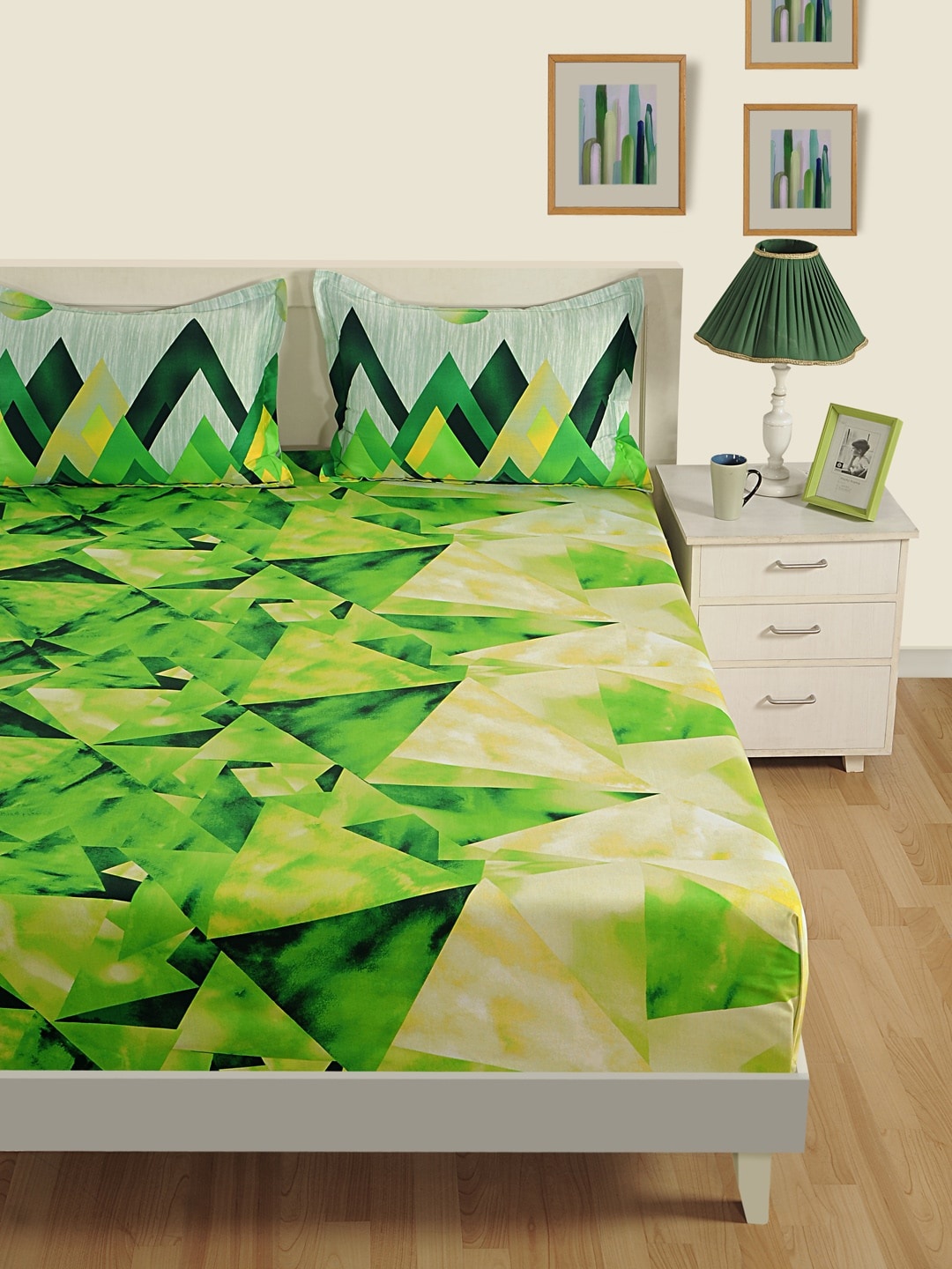 SWAYAM White & Green Geometric Flat 250 TC Cotton 1 King Bedsheet with 2 Pillow Covers
SWAYAM White & Green Geometric Flat 250 TC Cotton 1 King Bedsheet with 2 Pillow Covers