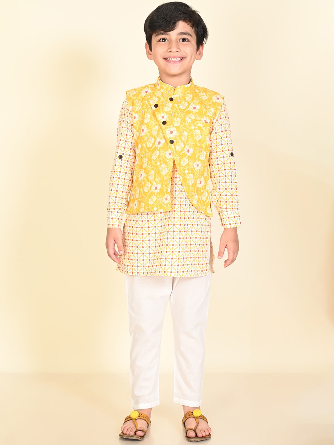 LIL PITAARA Boys Floral Printed Regular Pure Cotton Kurta With Pyjamas & Nehru Jacket, Yellow
LIL PITAARA Boys Floral Printed Regular Pure Cotton Kurta With Pyjamas & Nehru Jacket, Yellow