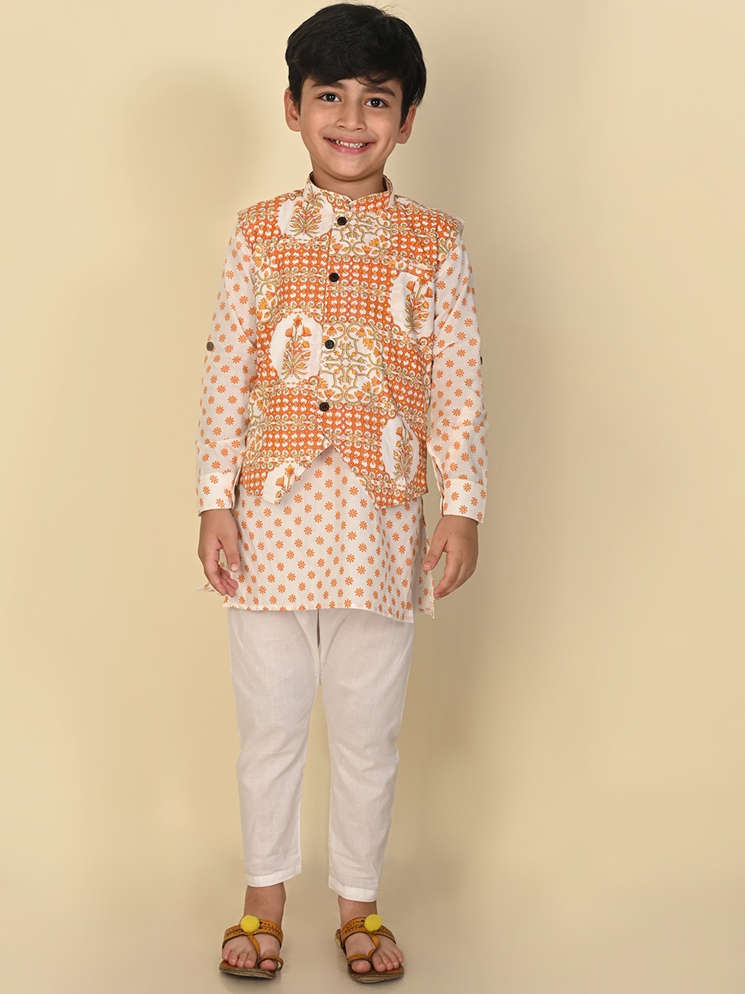 LIL PITAARA Boys Floral Printed Regular Pure Cotton Kurta With Pyjamas & Nehru Jacket, Orange
LIL PITAARA Boys Floral Printed Regular Pure Cotton Kurta With Pyjamas & Nehru Jacket, Orange