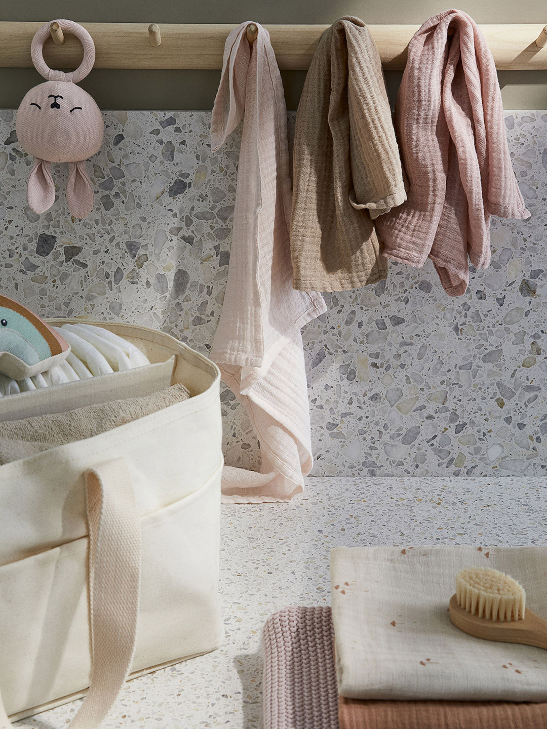 H&M Girls Beige & Pink 3-Pack Muslin Comfort Blankets
H&M Girls Beige & Pink 3-Pack Muslin Comfort Blankets