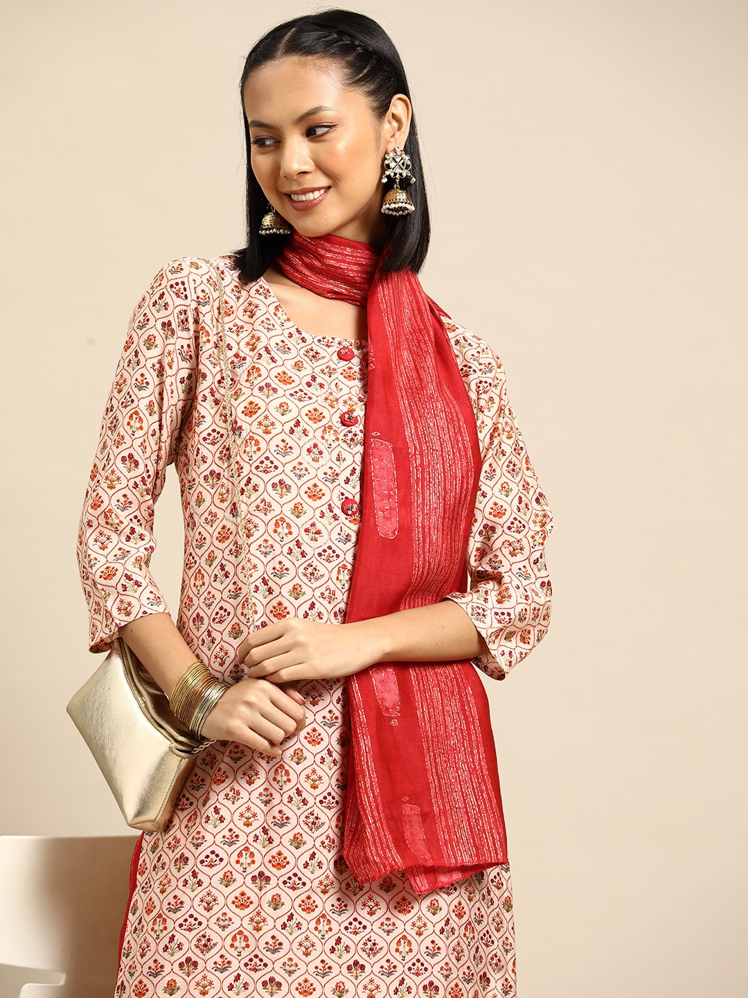 SangriaFloral Printed Regular Sequinned Chanderi Silk Kurta with Trousers & Dupatta, White
SangriaFloral Printed Regular Sequinned Chanderi Silk Kurta with Trousers & Dupatta, White