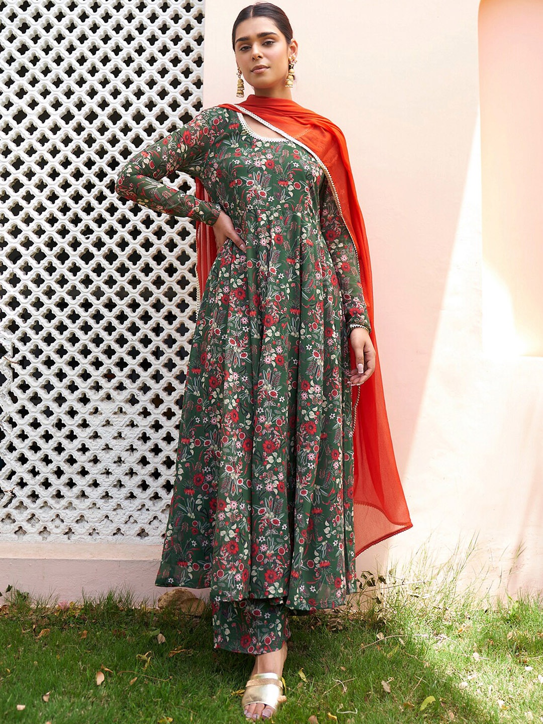 Janasya Green Floral Printed Regular Gotta Patti Anarkali Kurta & Palazzos With Dupatta
Janasya Green Floral Printed Regular Gotta Patti Anarkali Kurta & Palazzos With Dupatta