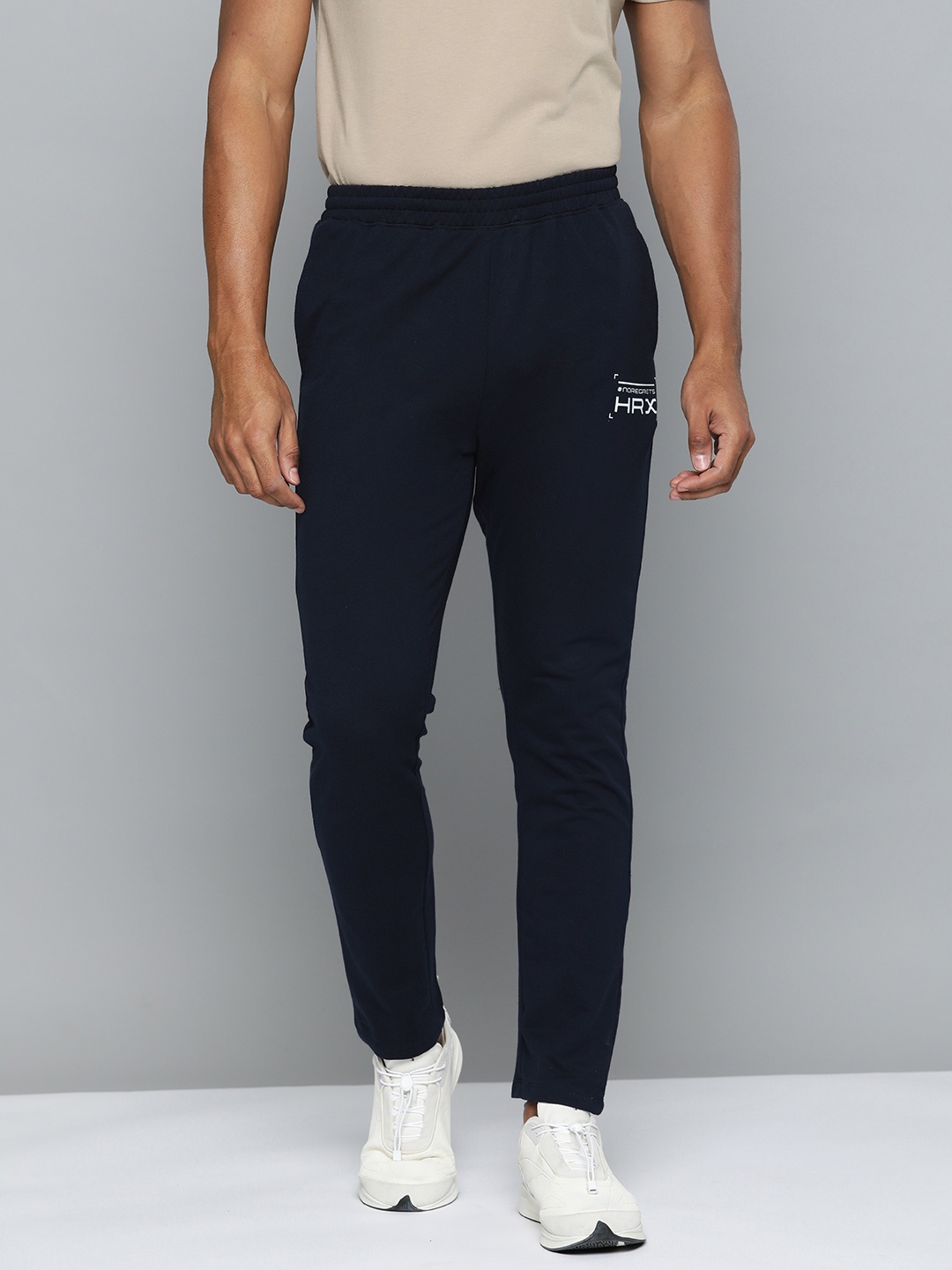 HRX by Hrithik Roshan Men Printed Detail Mid-Rise Regular Fit Lifestyle Trackpants, Navy blue
HRX by Hrithik Roshan Men Printed Detail Mid-Rise Regular Fit Lifestyle Trackpants, Navy blue