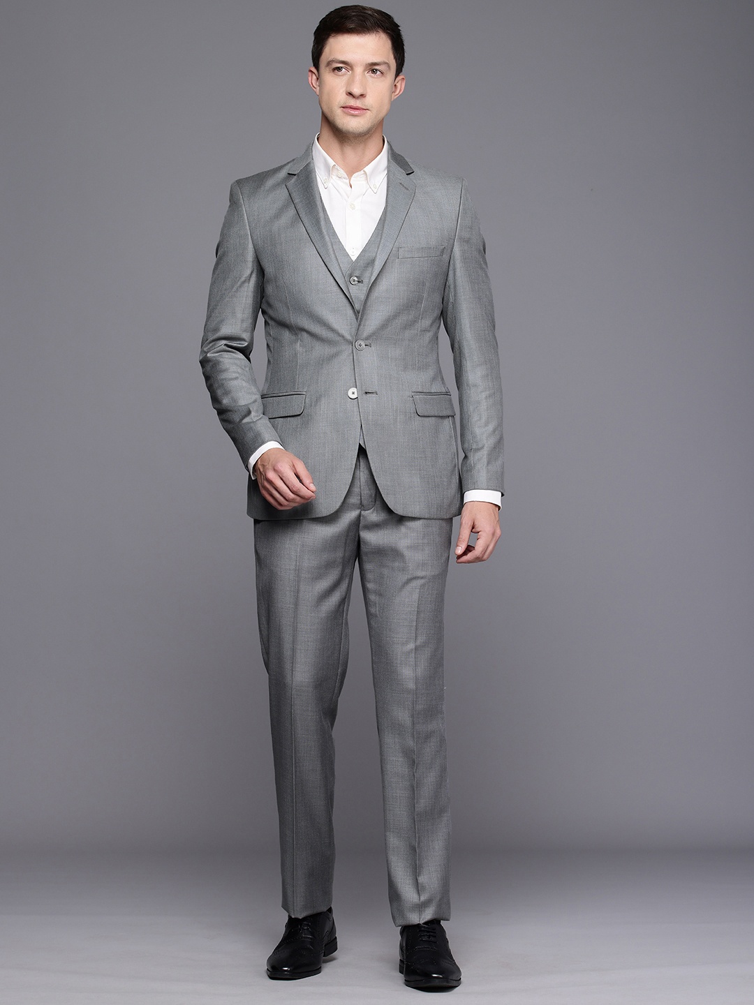 Raymond Contemporary Fit Notched Lapel Single-Breasted 3 Piece Formal Suits, Grey
Raymond Contemporary Fit Notched Lapel Single-Breasted 3 Piece Formal Suits, Grey