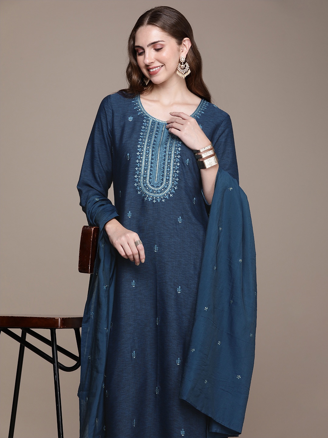 Anouk Women Floral Embroidered Regular Sequinned Kurta with Trousers & With Dupatta, Blue
Anouk Women Floral Embroidered Regular Sequinned Kurta with Trousers & With Dupatta, Blue
