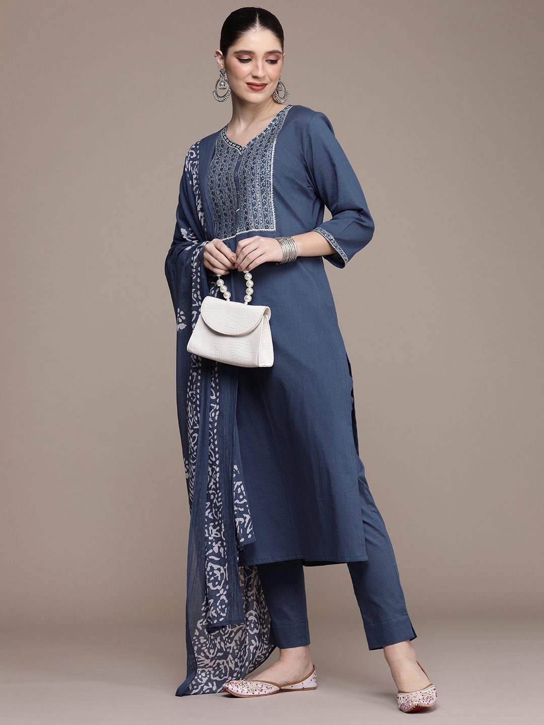 Anouk Women Floral Embroidered Regular Pure Cotton Kurta with Trousers & With Dupatta, Blue
Anouk Women Floral Embroidered Regular Pure Cotton Kurta with Trousers & With Dupatta, Blue