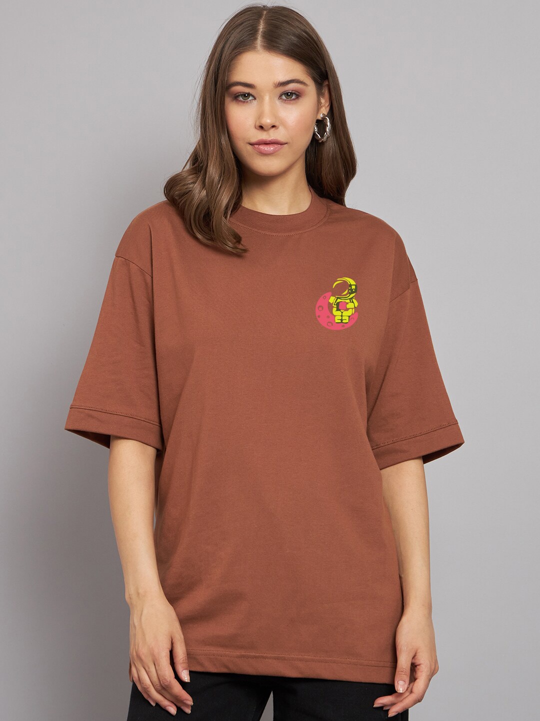 Imsa Moda Typography Printed Drop Shoulder Cotton Oversized Longline T-shirt, Coffee brown
Imsa Moda Typography Printed Drop Shoulder Cotton Oversized Longline T-shirt, Coffee brown