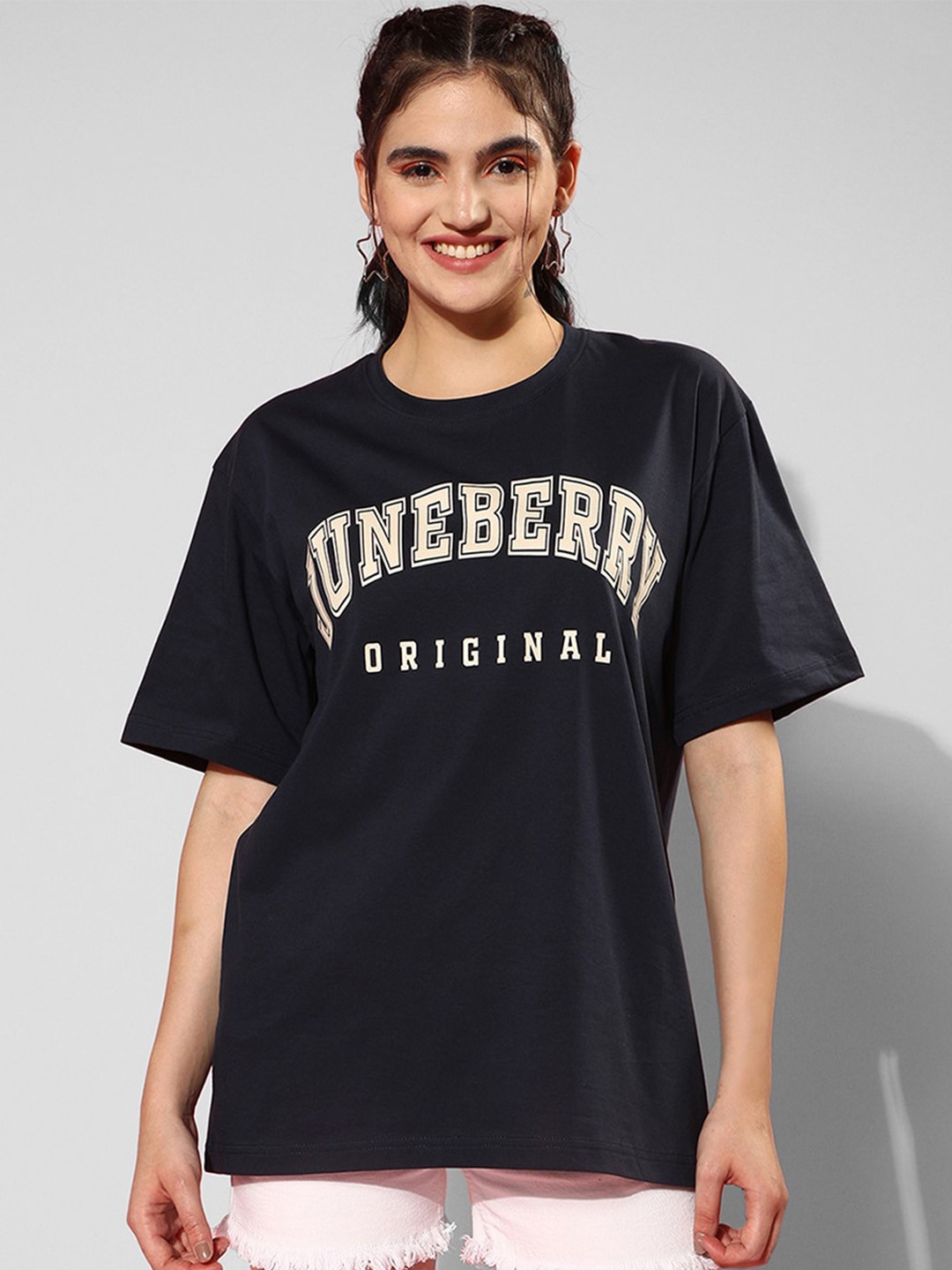 JUNEBERRY Typography Printed Drop Shoulder Sleeves Bio Finish Cotton Oversized T-shirt, Navy blue
JUNEBERRY Typography Printed Drop Shoulder Sleeves Bio Finish Cotton Oversized T-shirt, Navy blue