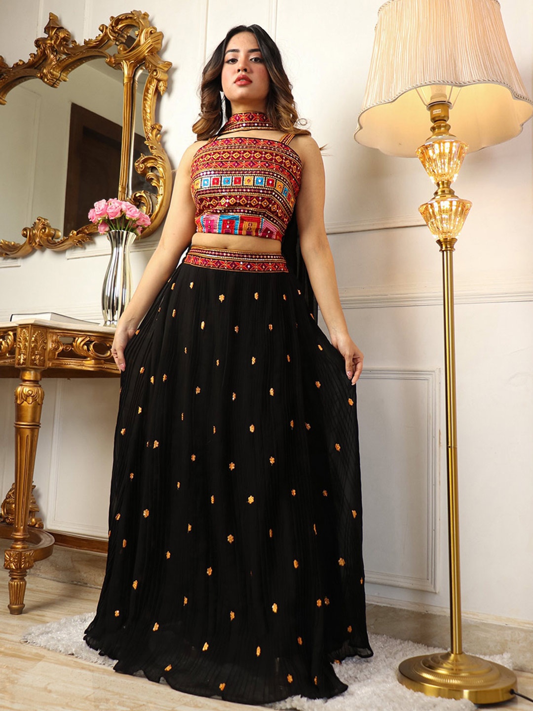 Vidraa Western Store Ethnic Motifs Embroidered Ready to Wear Lehenga & Blouse With Dupatta, Black
Vidraa Western Store Ethnic Motifs Embroidered Ready to Wear Lehenga & Blouse With Dupatta, Black