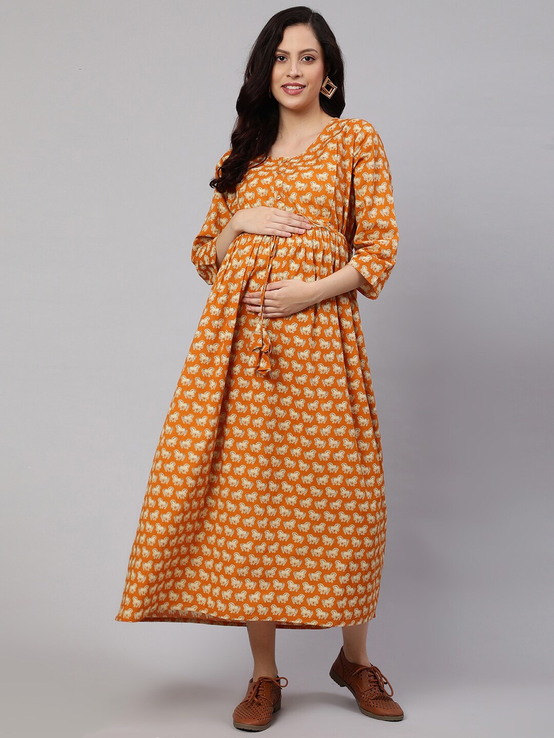 Nayo Yellow Conversational Printed Round Neck Tie Up Cotton Fit & Flare Maternity Dress
Nayo Yellow Conversational Printed Round Neck Tie Up Cotton Fit & Flare Maternity Dress