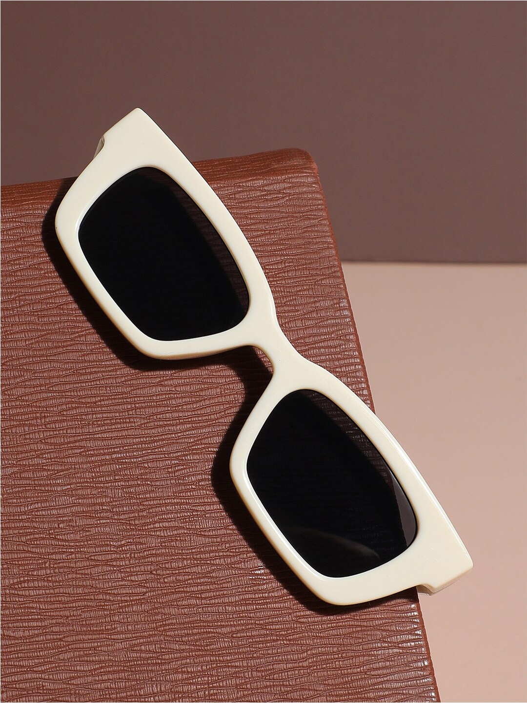 HAUTE SAUCE by Campus Sutra Women Rectangle Sunglasses With Polarised Lens AW23_HSSG1424, Black
HAUTE SAUCE by Campus Sutra Women Rectangle Sunglasses With Polarised Lens AW23_HSSG1424, Black