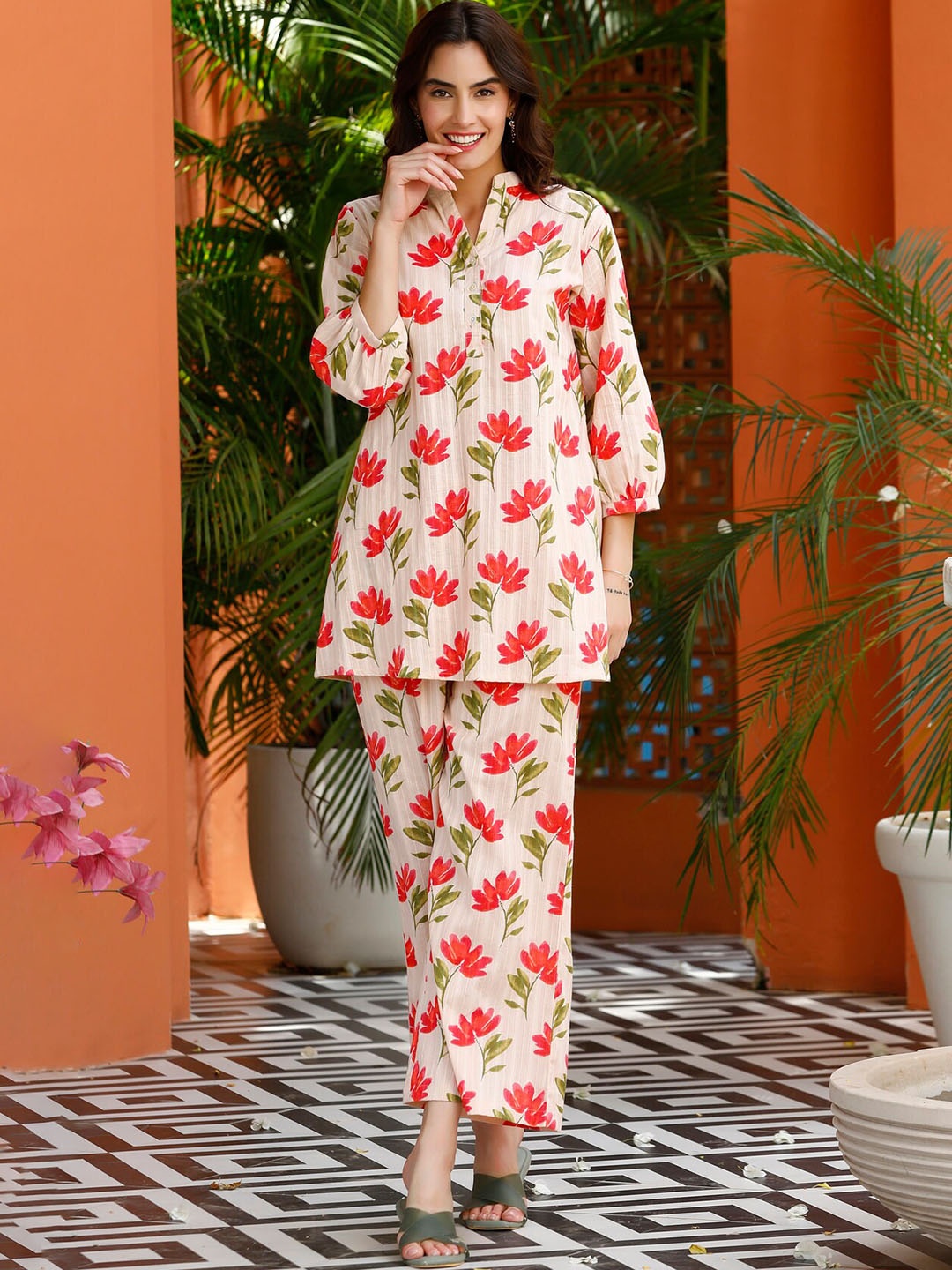 JISORA White & Peach Floral Printed Mandarin Collar Pure Cotton Top & Pyjama Night Suits
JISORA White & Peach Floral Printed Mandarin Collar Pure Cotton Top & Pyjama Night Suits