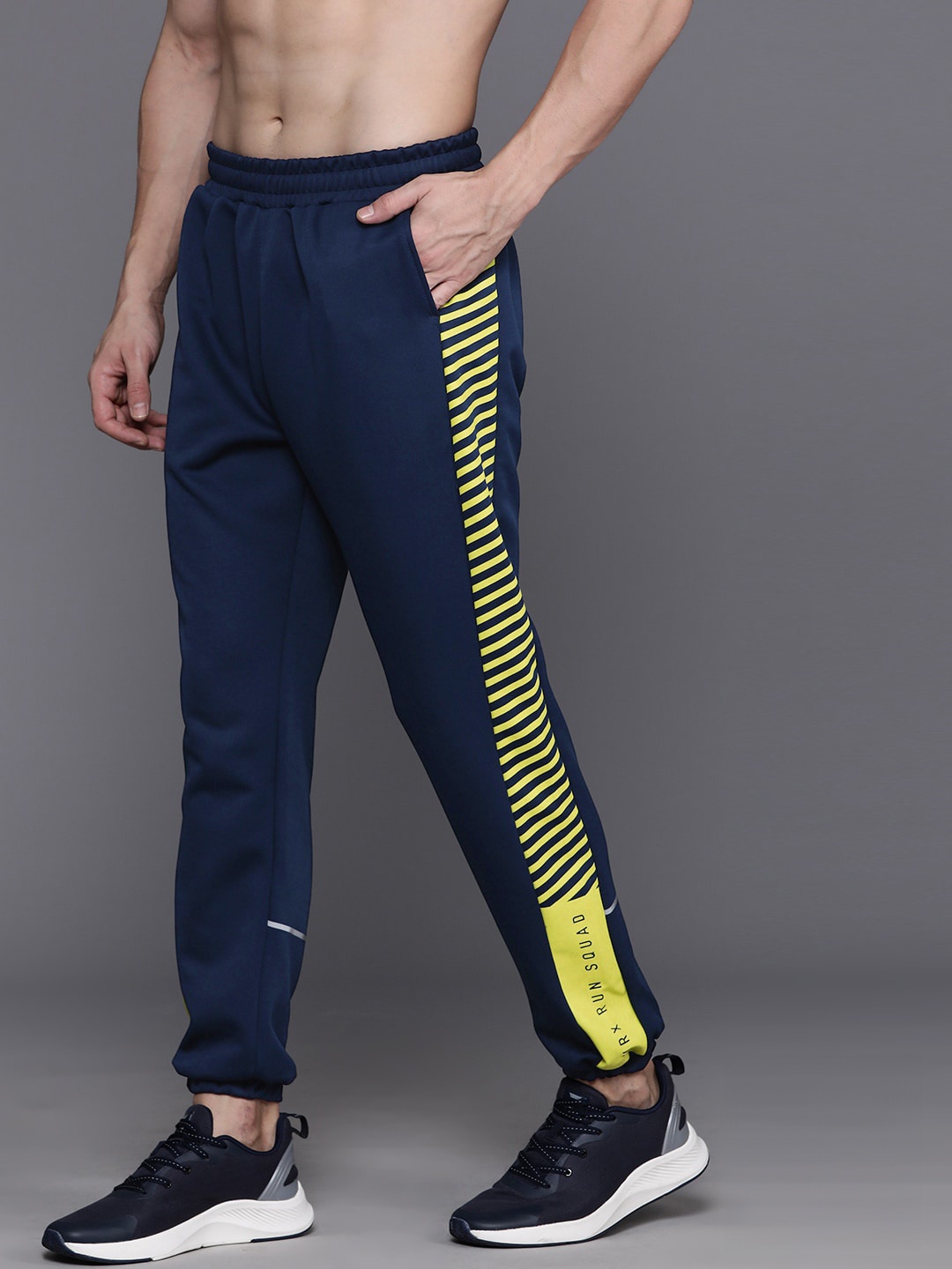 HRX by Hrithik Roshan Men Rapid-Dry Typography Training Joggers With Reflective Elements, Navy blue
HRX by Hrithik Roshan Men Rapid-Dry Typography Training Joggers With Reflective Elements, Navy blue
