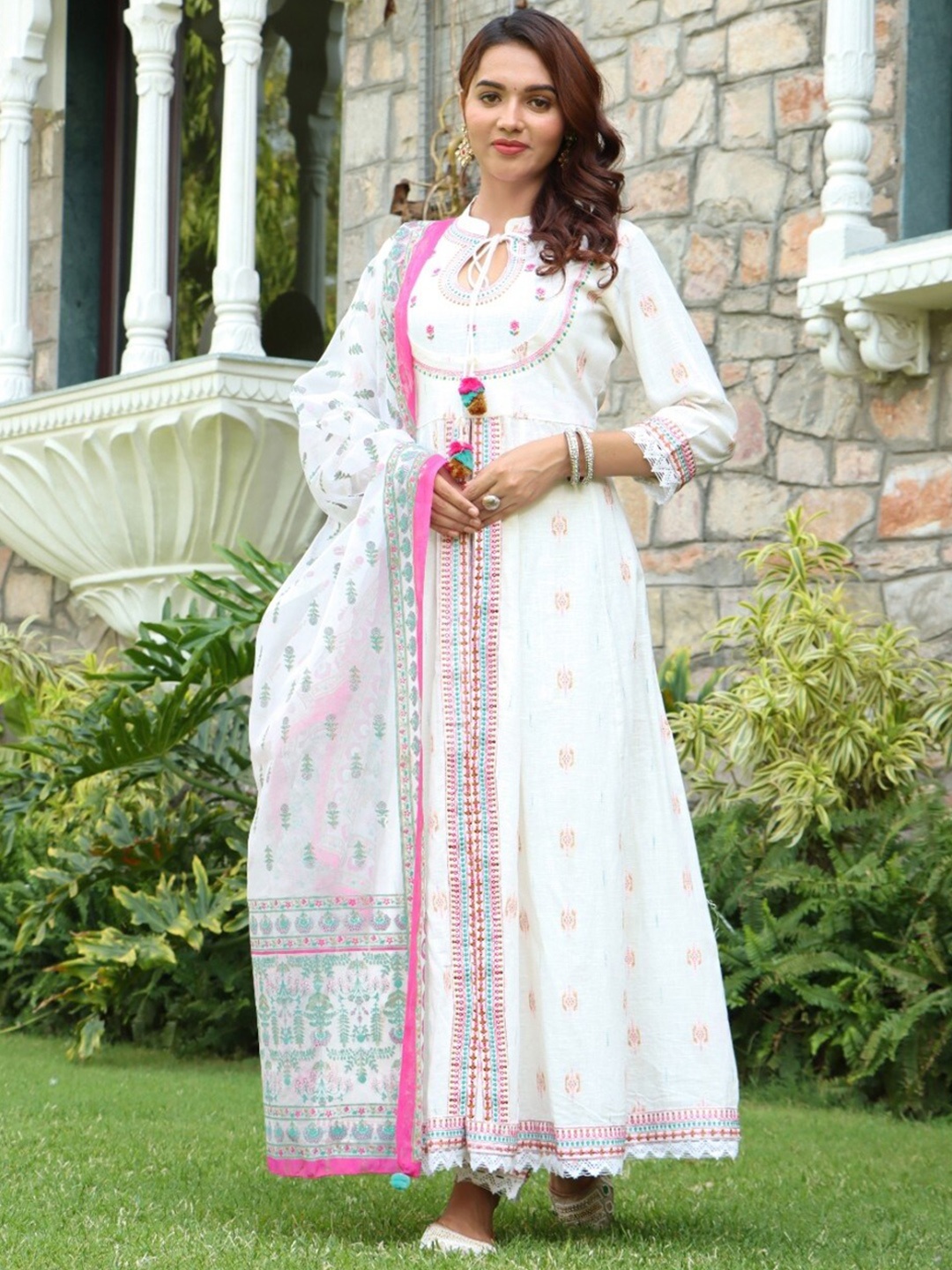 Ramas Women White Ethnic Motifs Embroidered Empire Thread Work Pure Cotton Kurta with Trousers & With Dupatta
Ramas Women White Ethnic Motifs Embroidered Empire Thread Work Pure Cotton Kurta with Trousers & With Dupatta