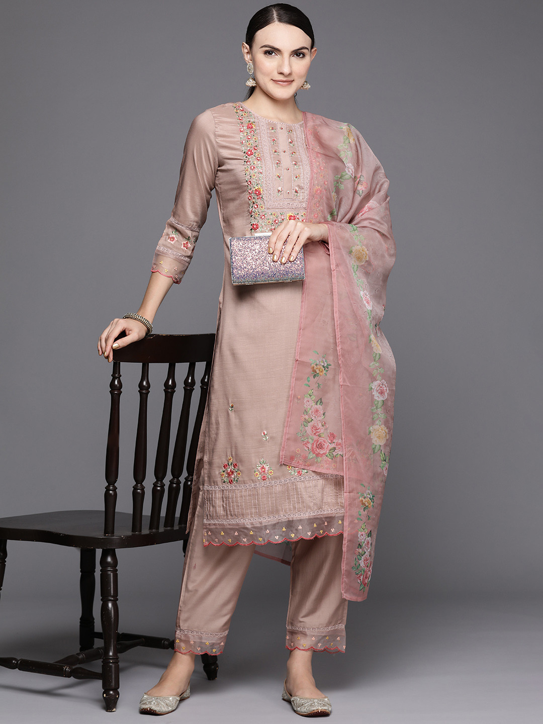 Indo Era Women Floral Embroidered Regular Thread Work Kurta with Trousers & With Dupatta, Beige
Indo Era Women Floral Embroidered Regular Thread Work Kurta with Trousers & With Dupatta, Beige