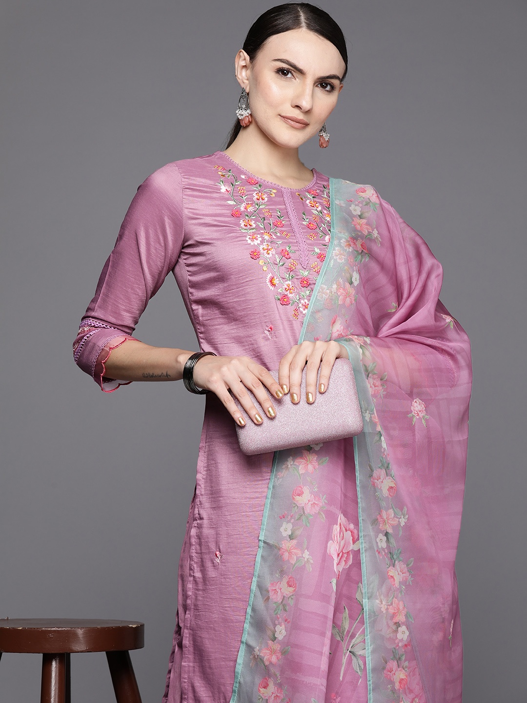 Indo Era Women Floral Embroidered Regular Thread Work Kurta with Trousers & With Dupatta, Mauve
Indo Era Women Floral Embroidered Regular Thread Work Kurta with Trousers & With Dupatta, Mauve