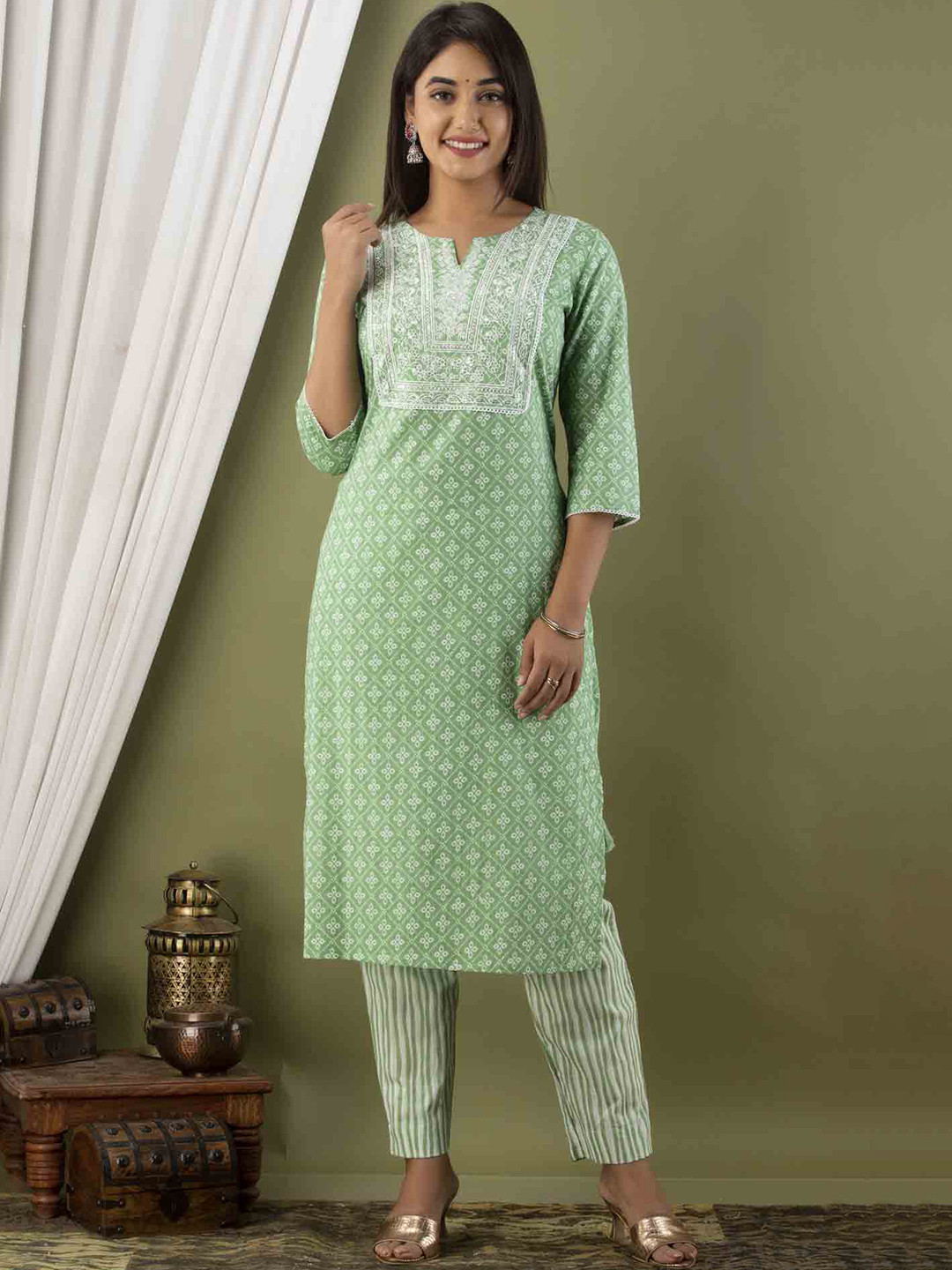JAIPUR FASHION MODE Floral Printed Pure Cotton Kurta with Trousers & With Dupatta, Green
JAIPUR FASHION MODE Floral Printed Pure Cotton Kurta with Trousers & With Dupatta, Green