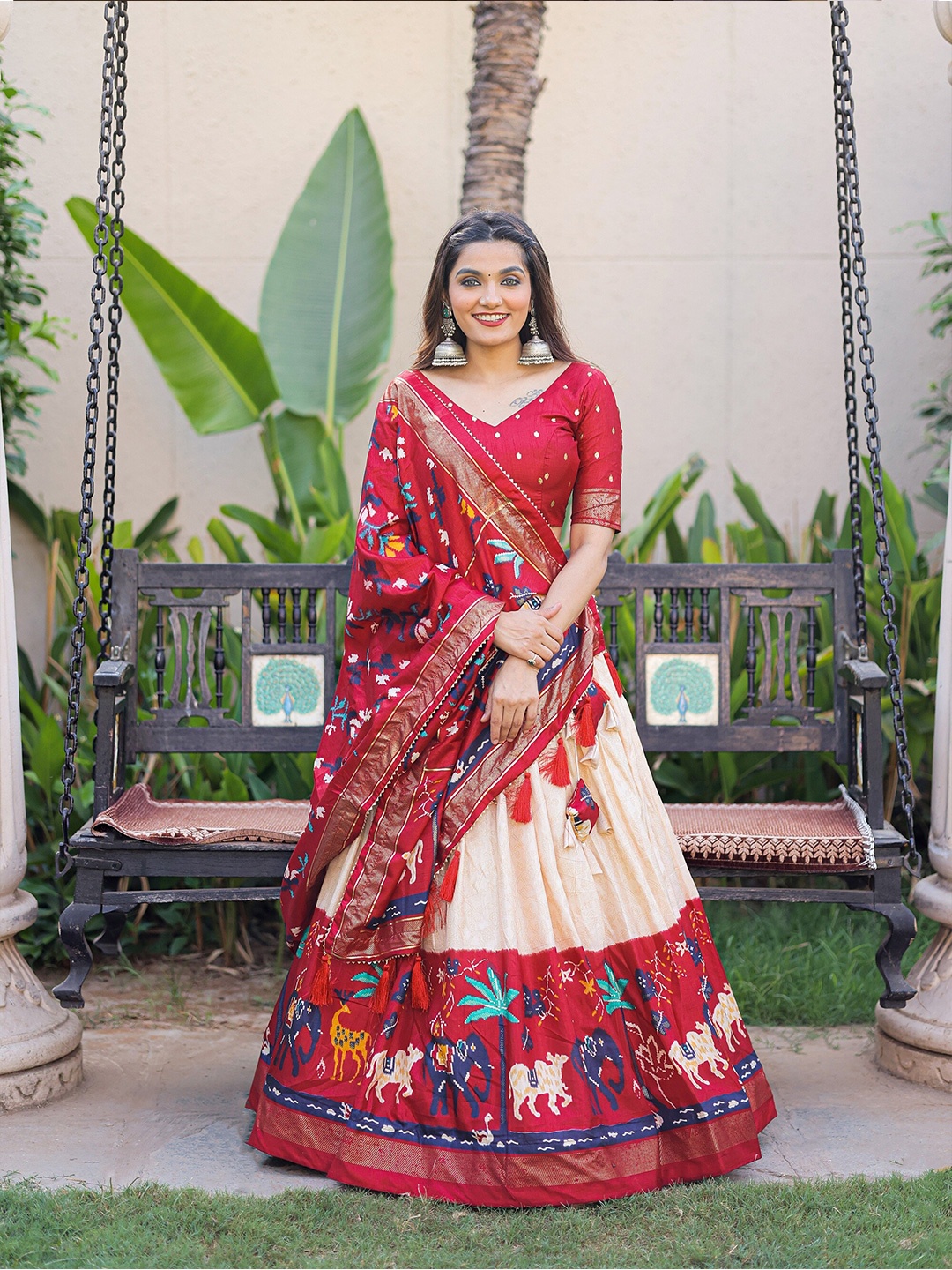 LOOKNBOOK ART Printed Foil Print Semi-Stitched Lehenga & Unstitched Blouse With Dupatta, Maroon
LOOKNBOOK ART Printed Foil Print Semi-Stitched Lehenga & Unstitched Blouse With Dupatta, Maroon
