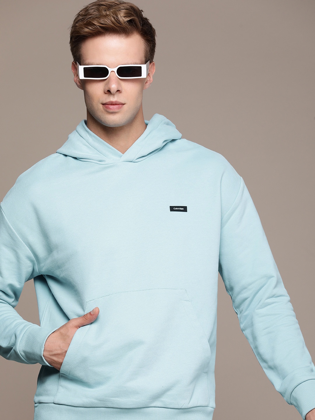 Calvin Klein Jeans Pure Cotton Drop Shoulder Sleeves Comfort Fit Hooded Sweatshirt, Blue
Calvin Klein Jeans Pure Cotton Drop Shoulder Sleeves Comfort Fit Hooded Sweatshirt, Blue