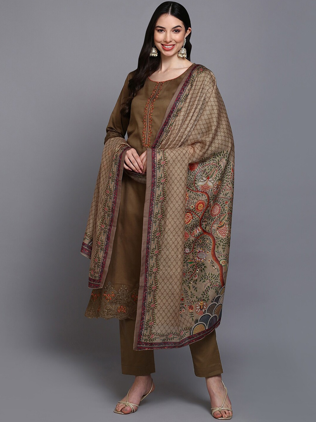 AHIKA Ethnic Printed Thread Work Pure Cotton Straight Kurta with Trousers & With Dupatta, Khaki
AHIKA Ethnic Printed Thread Work Pure Cotton Straight Kurta with Trousers & With Dupatta, Khaki