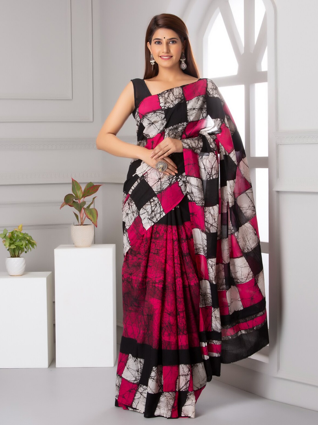 BUTA BUTI Checked Printed Pure Cotton Saree, Black