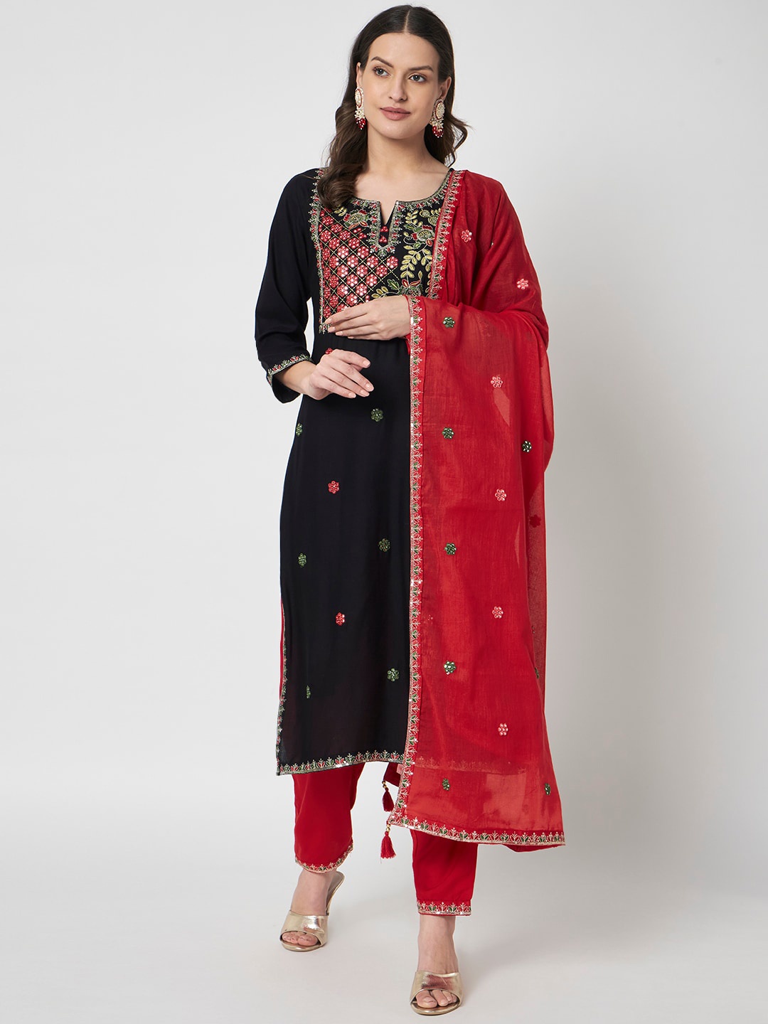 IkDaiya Floral Embroidered Mirror Work Sequined Kurta with Trousers & Dupatta, Black
IkDaiya Floral Embroidered Mirror Work Sequined Kurta with Trousers & Dupatta, Black