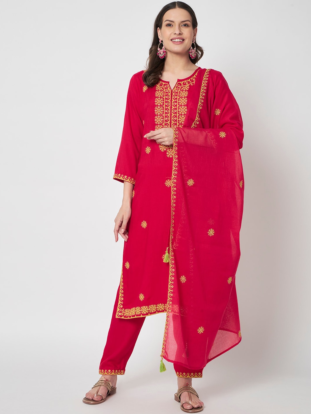 IkDaiya Ethnic Motifs Embroidered Yoke Design Kurta with Trousers & With Dupatta, Maroon
IkDaiya Ethnic Motifs Embroidered Yoke Design Kurta with Trousers & With Dupatta, Maroon