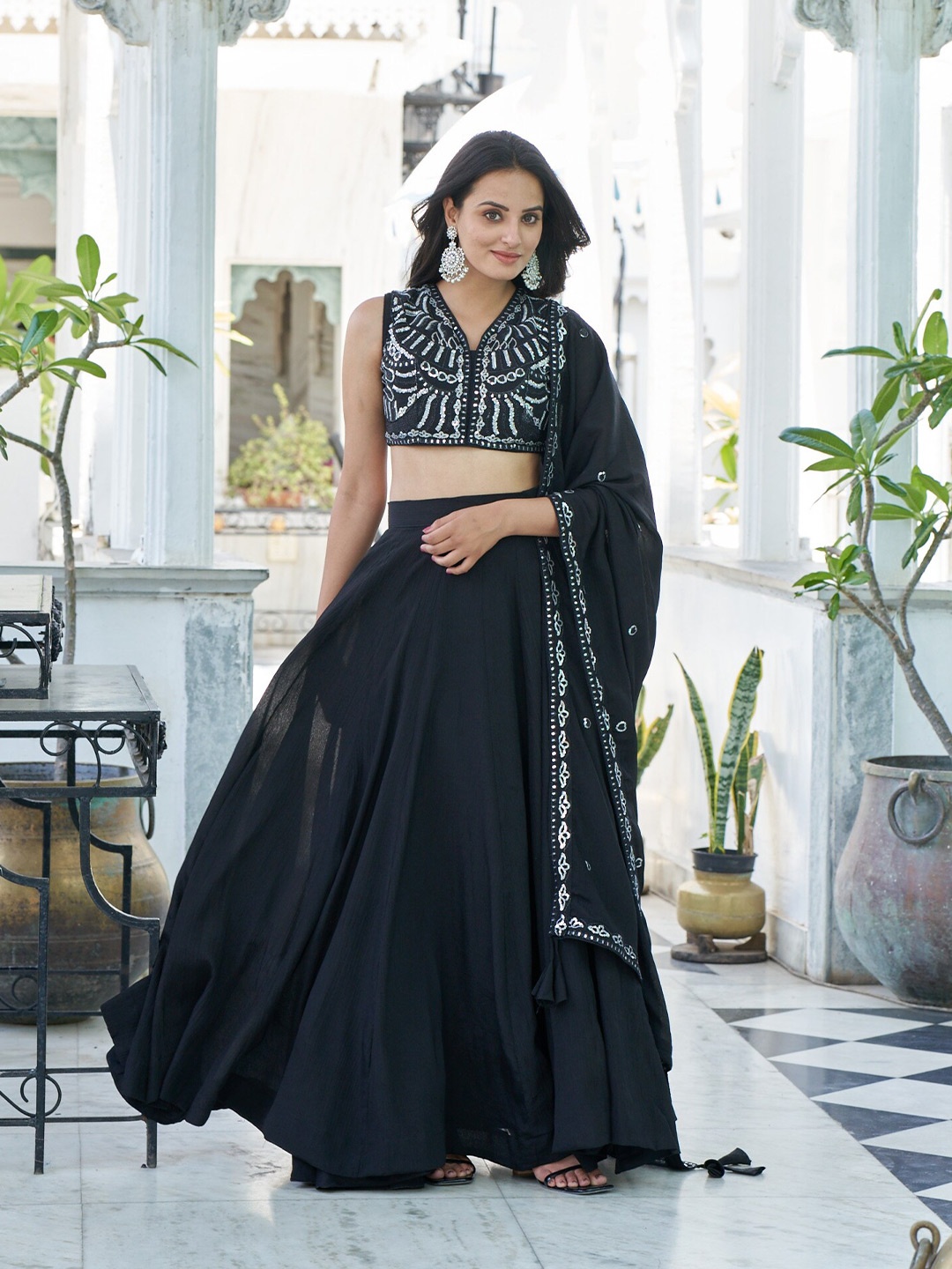 Vidraa Western Store Embroidered Sequinned Ready to Wear Lehenga & Blouse With Dupatta, Black
Vidraa Western Store Embroidered Sequinned Ready to Wear Lehenga & Blouse With Dupatta, Black