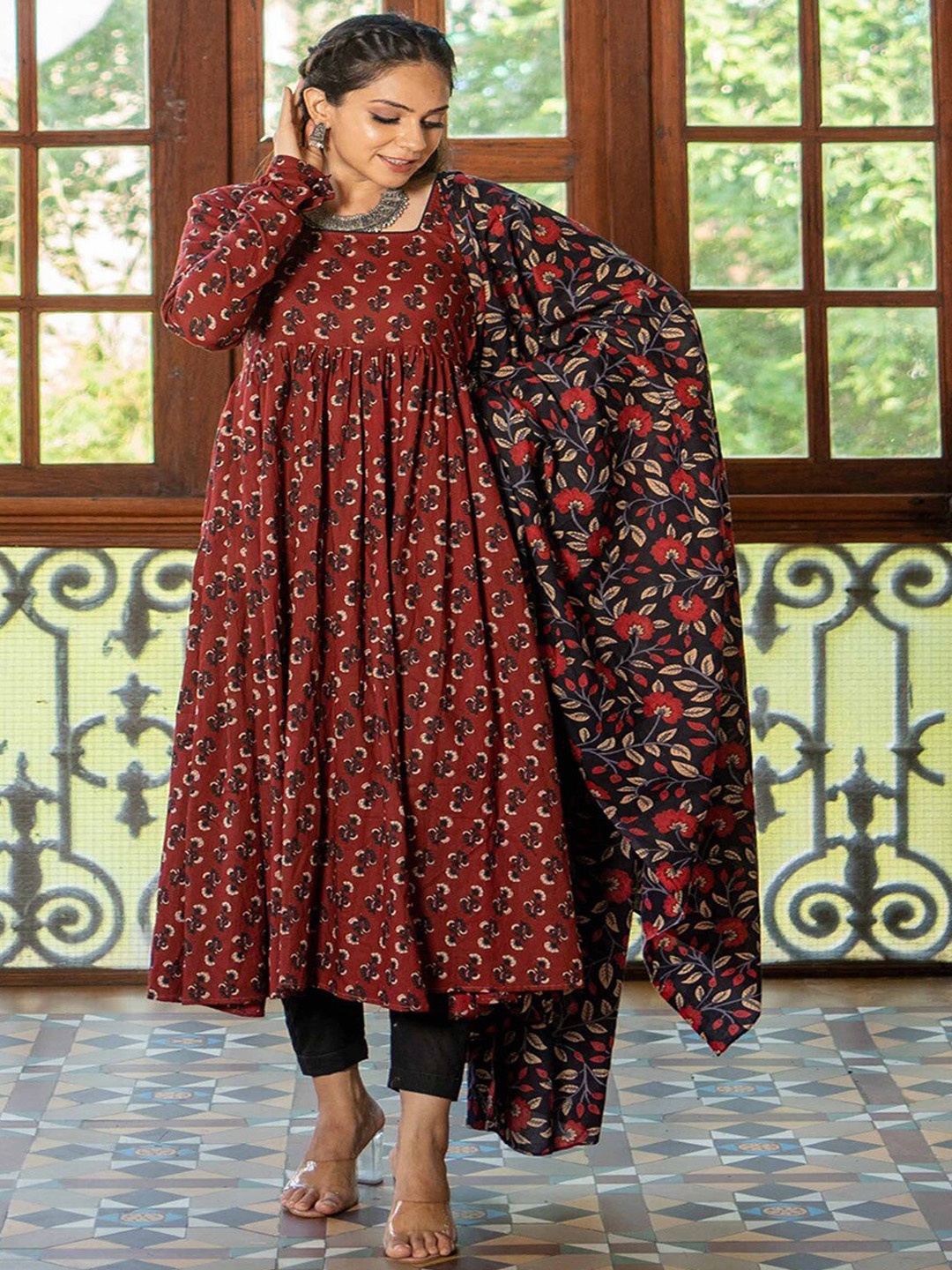 WEAVLLITE Floral Printed Pleated Pure Cotton Anarkali Kurta With Trousers & Dupatta, Maroon
WEAVLLITE Floral Printed Pleated Pure Cotton Anarkali Kurta With Trousers & Dupatta, Maroon
