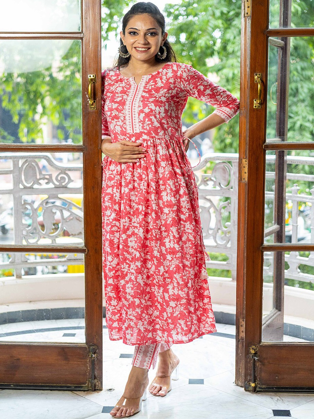 WEAVLLITE Floral Printed Pleated Pure Cotton Anarkali Kurta With Trousers, Pink
WEAVLLITE Floral Printed Pleated Pure Cotton Anarkali Kurta With Trousers, Pink