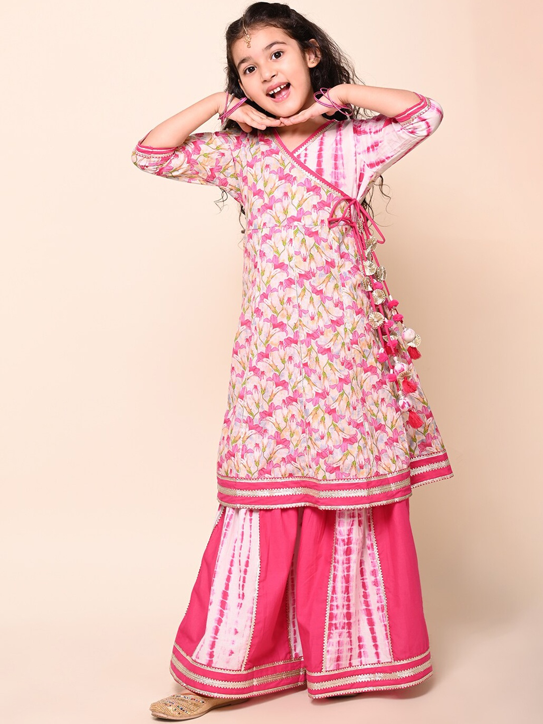 LIL PITAARA Girls Floral Printed Gotta Patti Pure Cotton Angrakha Kurti with Sharara, Pink
LIL PITAARA Girls Floral Printed Gotta Patti Pure Cotton Angrakha Kurti with Sharara, Pink