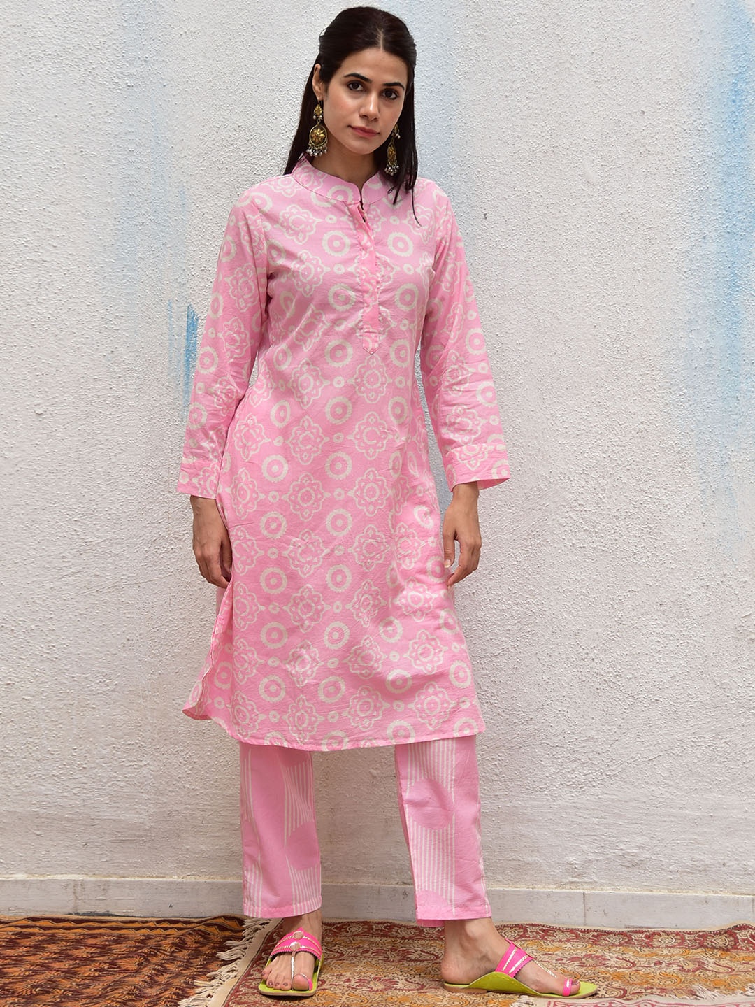Chidiyaa Ethnic Printed Mandarin Collar Pure Cotton Straight Kurta with Trousers, Pink
Chidiyaa Ethnic Printed Mandarin Collar Pure Cotton Straight Kurta with Trousers, Pink