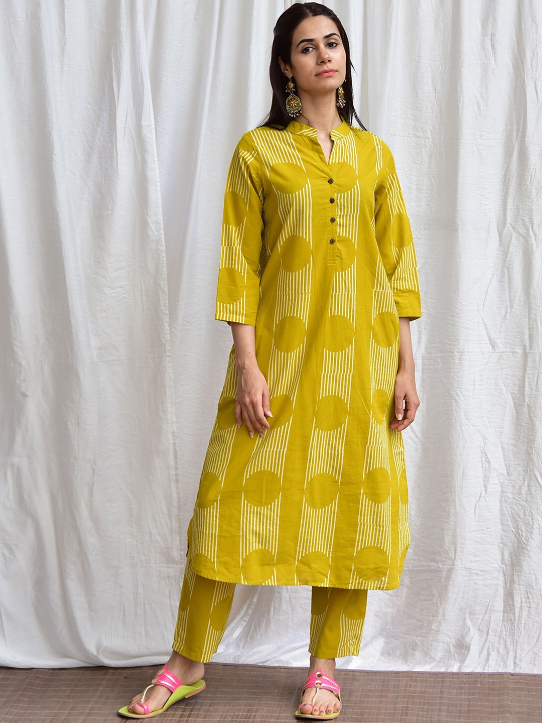 Chidiyaa Striped Printed Band Collar Pure Cotton Straight Kurta With Trousers, Yellow
Chidiyaa Striped Printed Band Collar Pure Cotton Straight Kurta With Trousers, Yellow