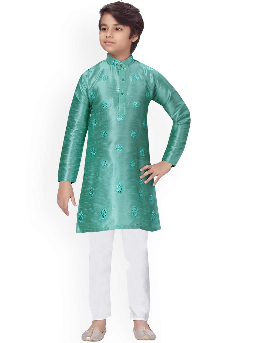 BAESD Boys Ethnic Motifs Embroidered Mirror Work Pure Cotton Regular Kurta with Pyjamas, Green
BAESD Boys Ethnic Motifs Embroidered Mirror Work Pure Cotton Regular Kurta with Pyjamas, Green