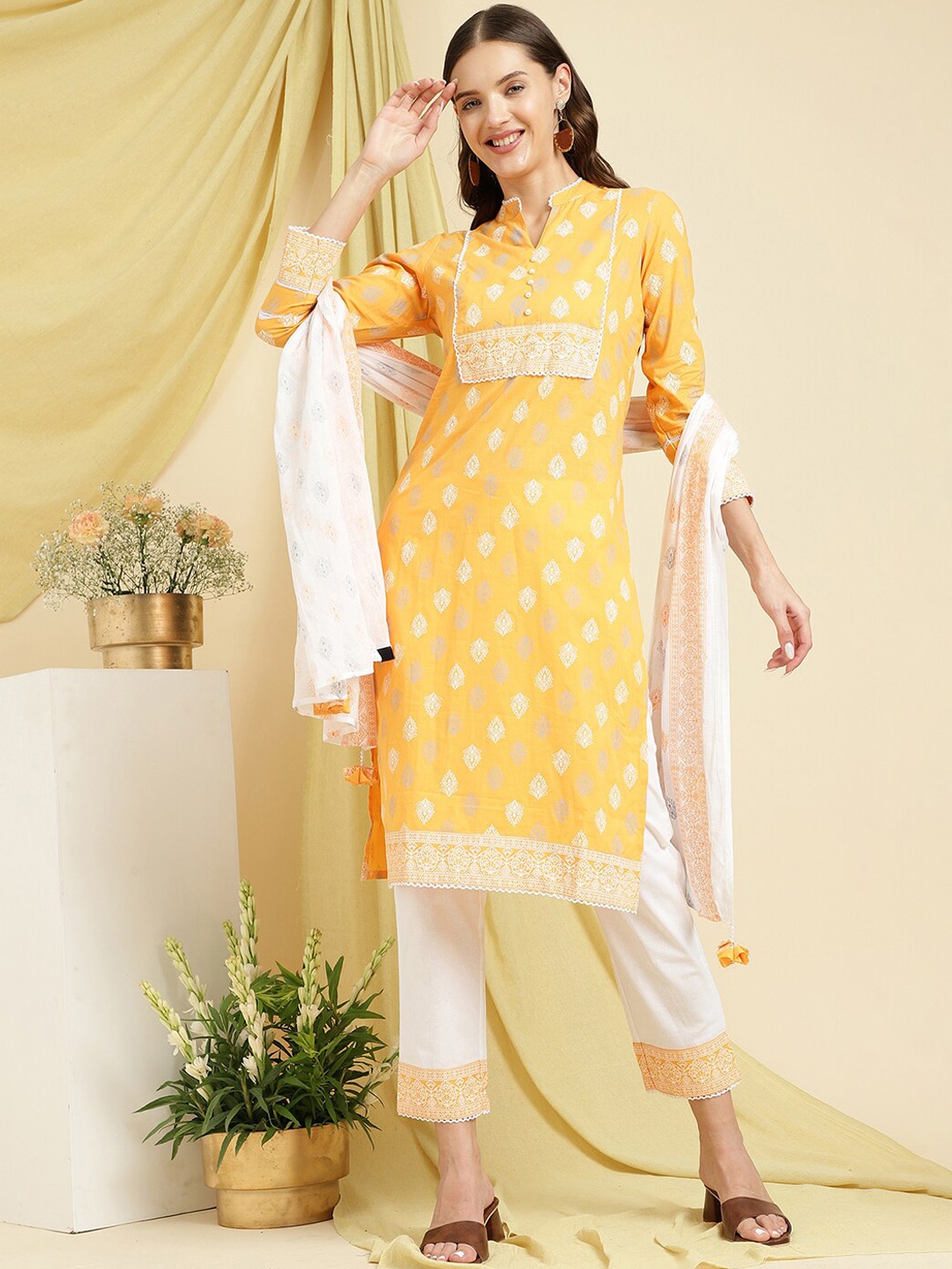 Be Indi Women Floral Printed Straight Pure Cotton Kurta Set with Trouser & Dupatta, Yellow
Be Indi Women Floral Printed Straight Pure Cotton Kurta Set with Trouser & Dupatta, Yellow