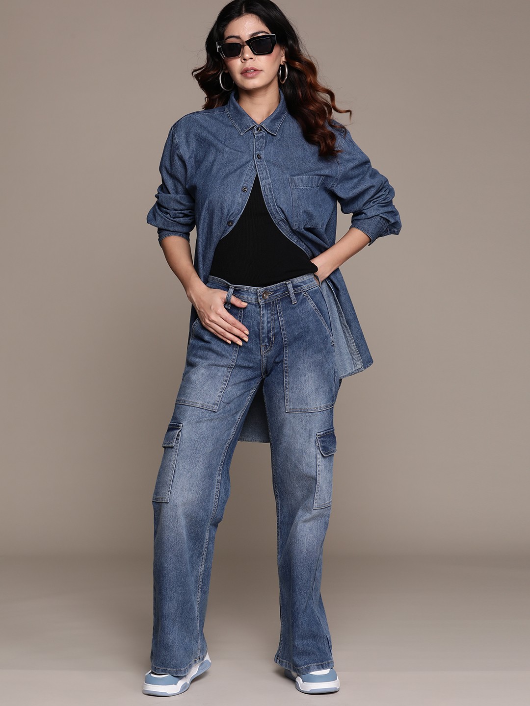 The Roadster Lifestyle Co. Women High-Rise Light Fade Stretchable Flared Cargo Jeans, Blue
The Roadster Lifestyle Co. Women High-Rise Light Fade Stretchable Flared Cargo Jeans, Blue
