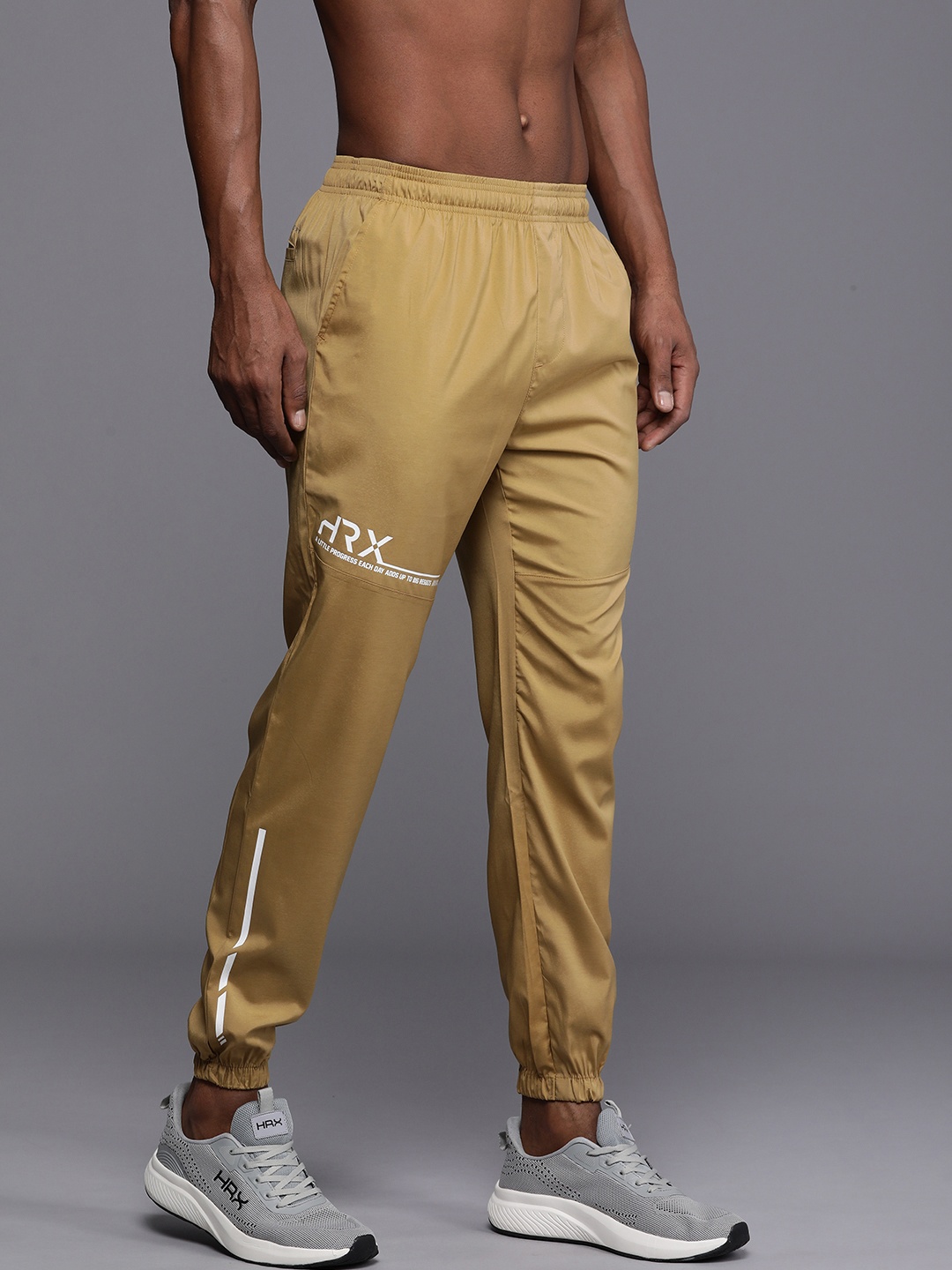 HRX by Hrithik Roshan Men Brand Logo Printed Mid-Rise Rapid-Dry Training Joggers, Olive
HRX by Hrithik Roshan Men Brand Logo Printed Mid-Rise Rapid-Dry Training Joggers, Olive