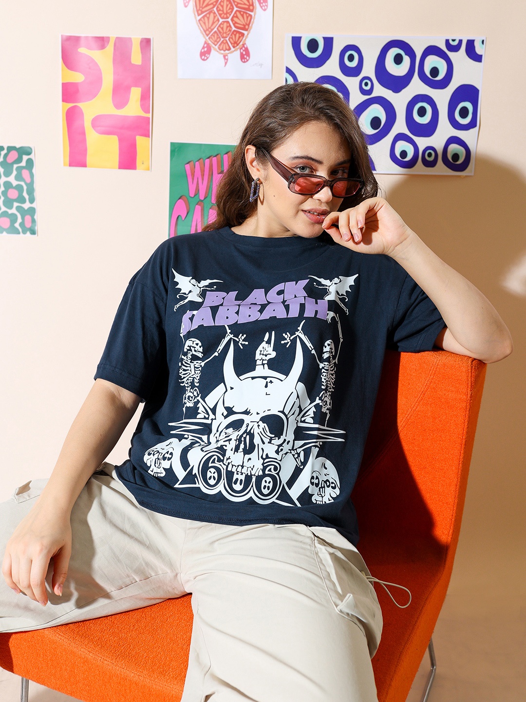 Stylecast X Hersheinbox Printed Drop-Shoulder Sleeves Pure Cotton Relaxed T-shirt, Navy blue
Stylecast X Hersheinbox Printed Drop-Shoulder Sleeves Pure Cotton Relaxed T-shirt, Navy blue