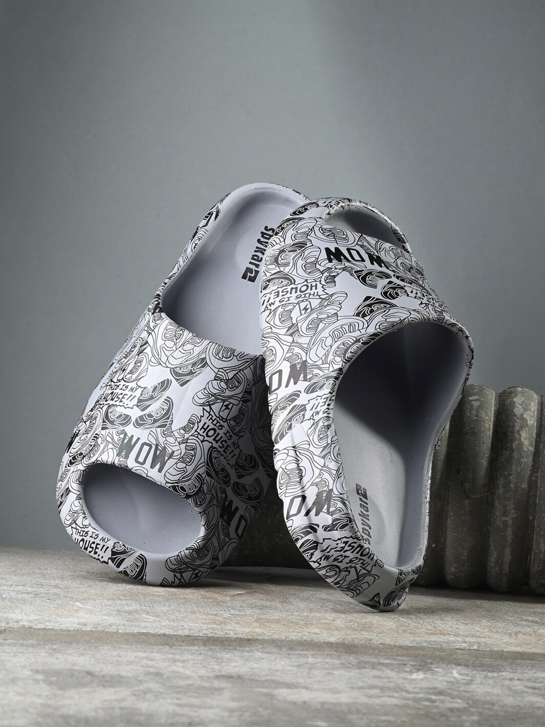 SPYKAR Men Printed Sliders, Grey