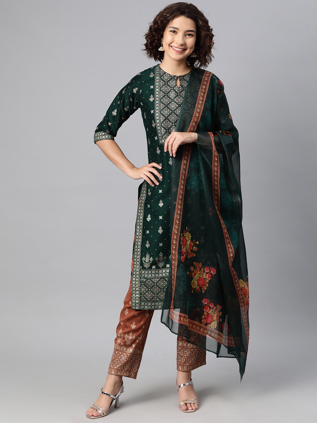 V TRADITION Women Ethnic Motifs Yoke Design Sequinned Kurta with Trousers & Dupatta, Green
V TRADITION Women Ethnic Motifs Yoke Design Sequinned Kurta with Trousers & Dupatta, Green