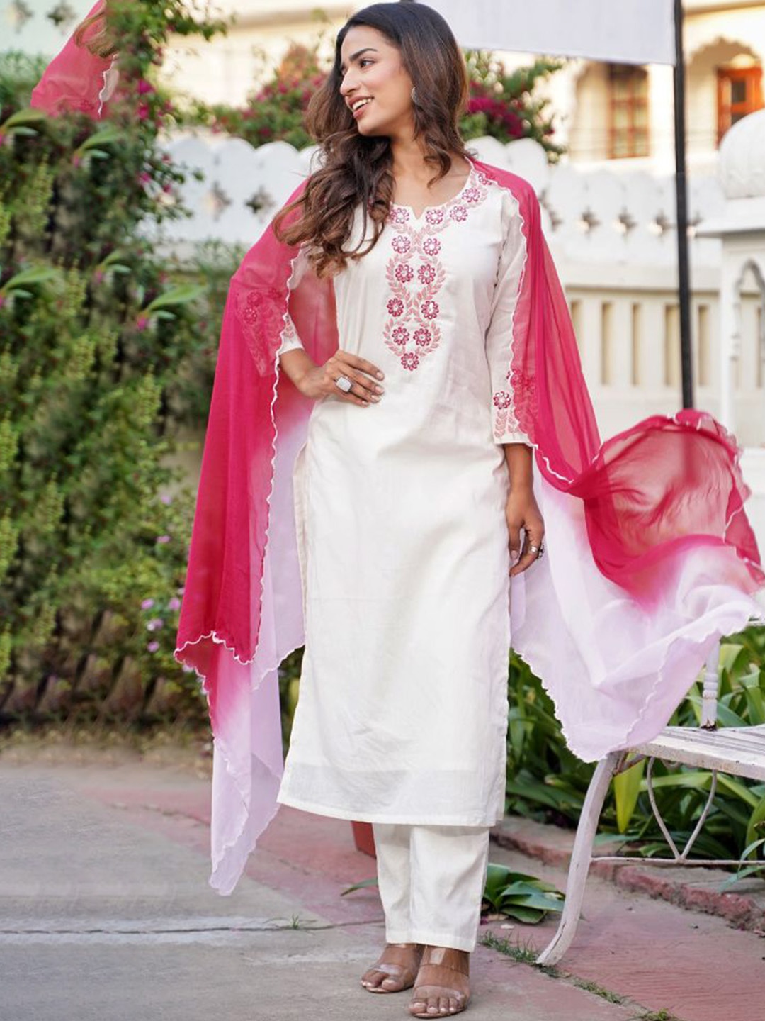 Label Tamanna Rungta Floral Embroidered Regular Pure Cotton Kurta With Trousers & Dupatta, White
Label Tamanna Rungta Floral Embroidered Regular Pure Cotton Kurta With Trousers & Dupatta, White