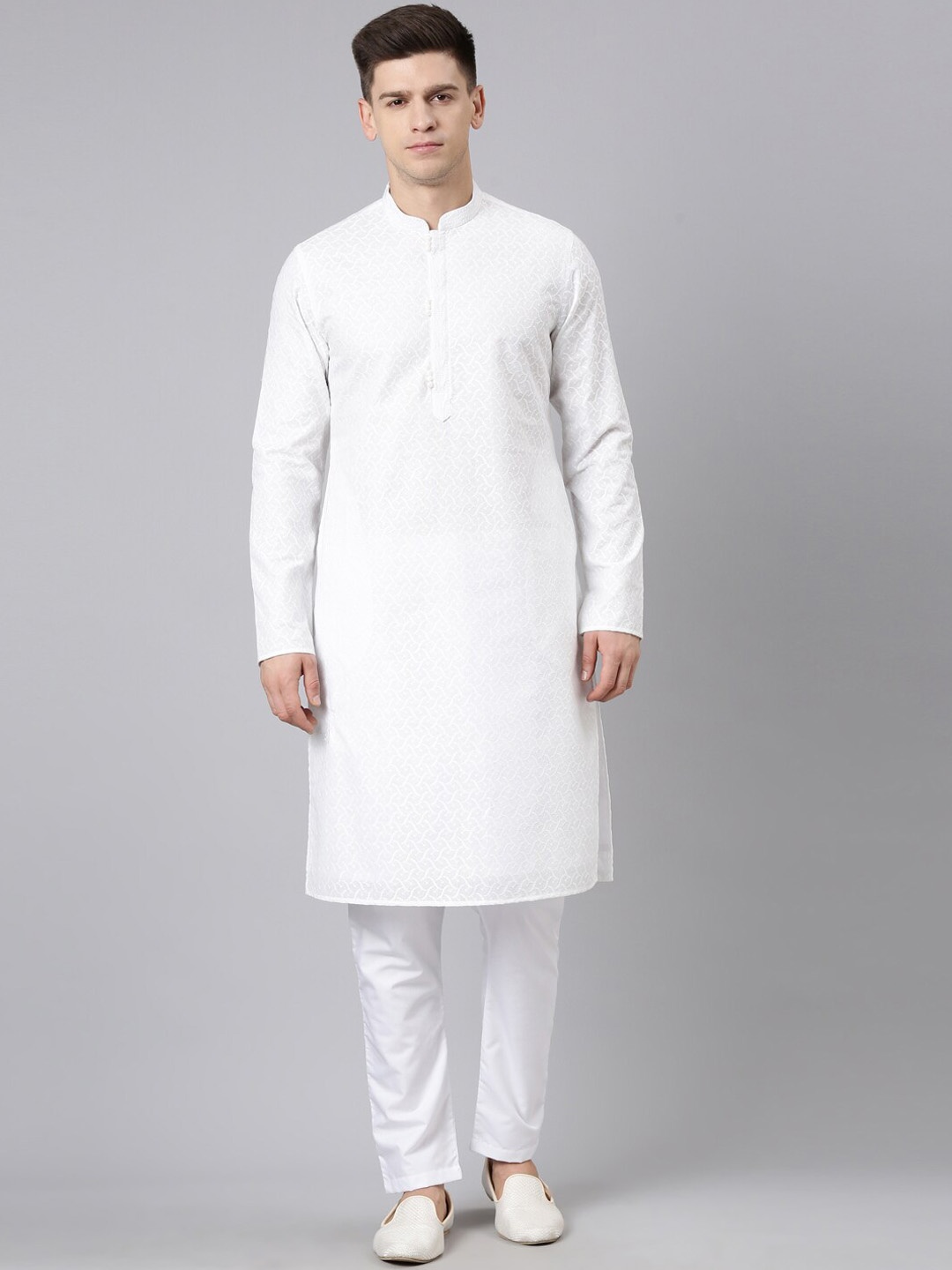 TheEthnic.Co Floral Embroidered Mandarin Collar Chikankari Pure Cotton Kurta With Pyjamas, White
TheEthnic.Co Floral Embroidered Mandarin Collar Chikankari Pure Cotton Kurta With Pyjamas, White